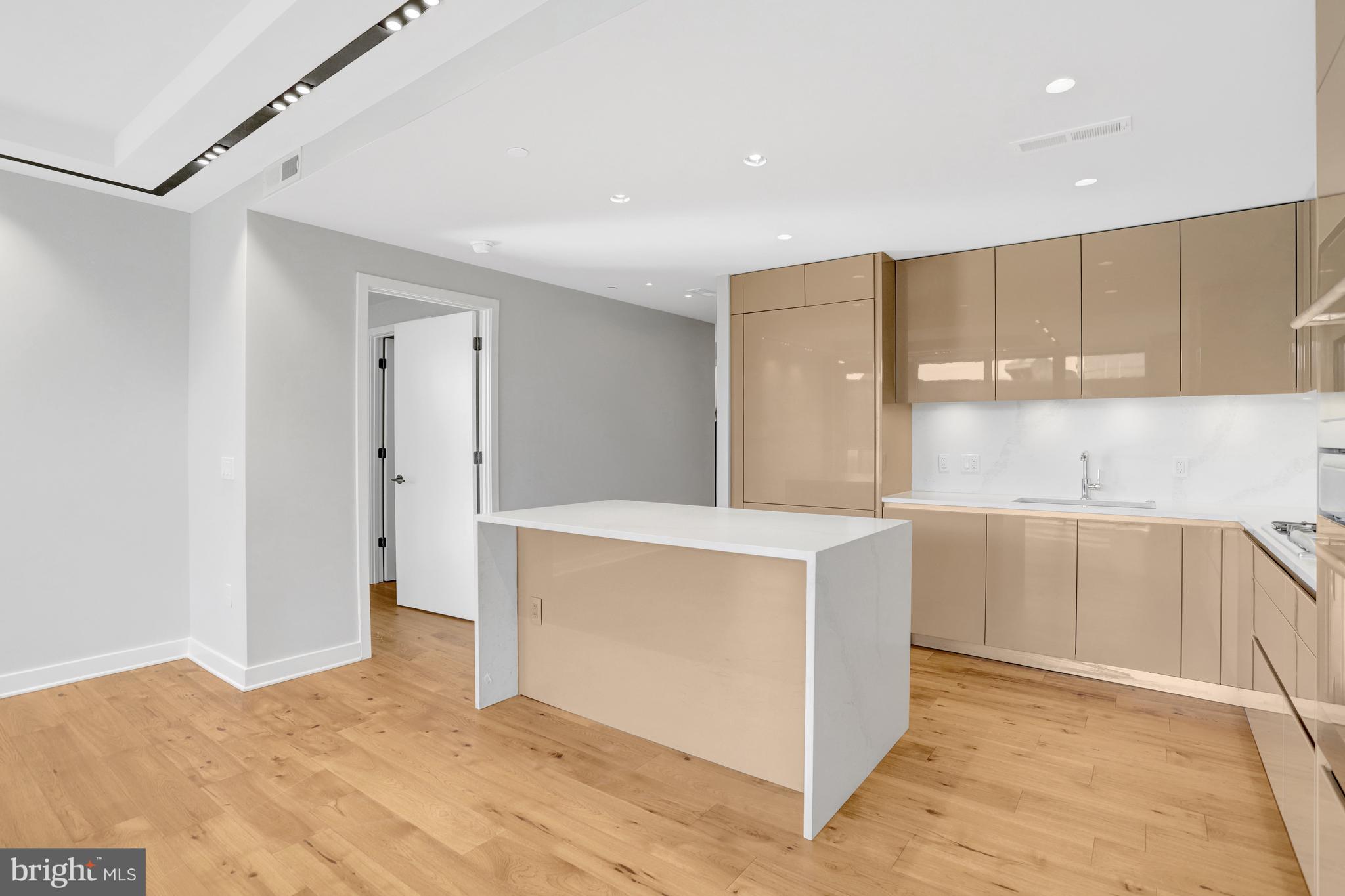 1781 N PIERCE STREET 1404