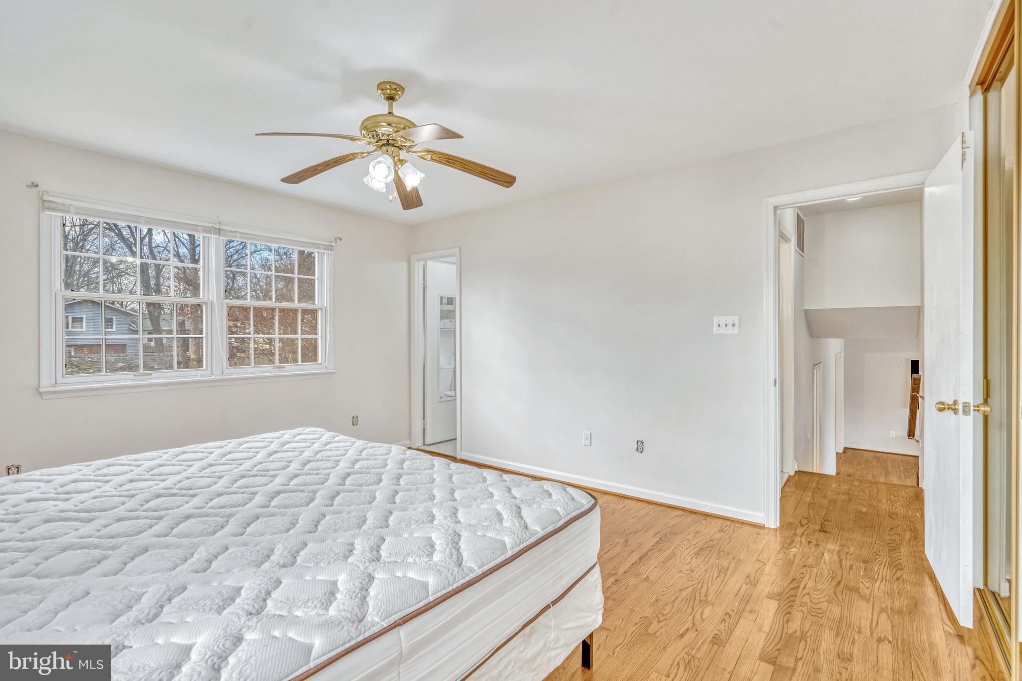 7389 Roxbury Ave