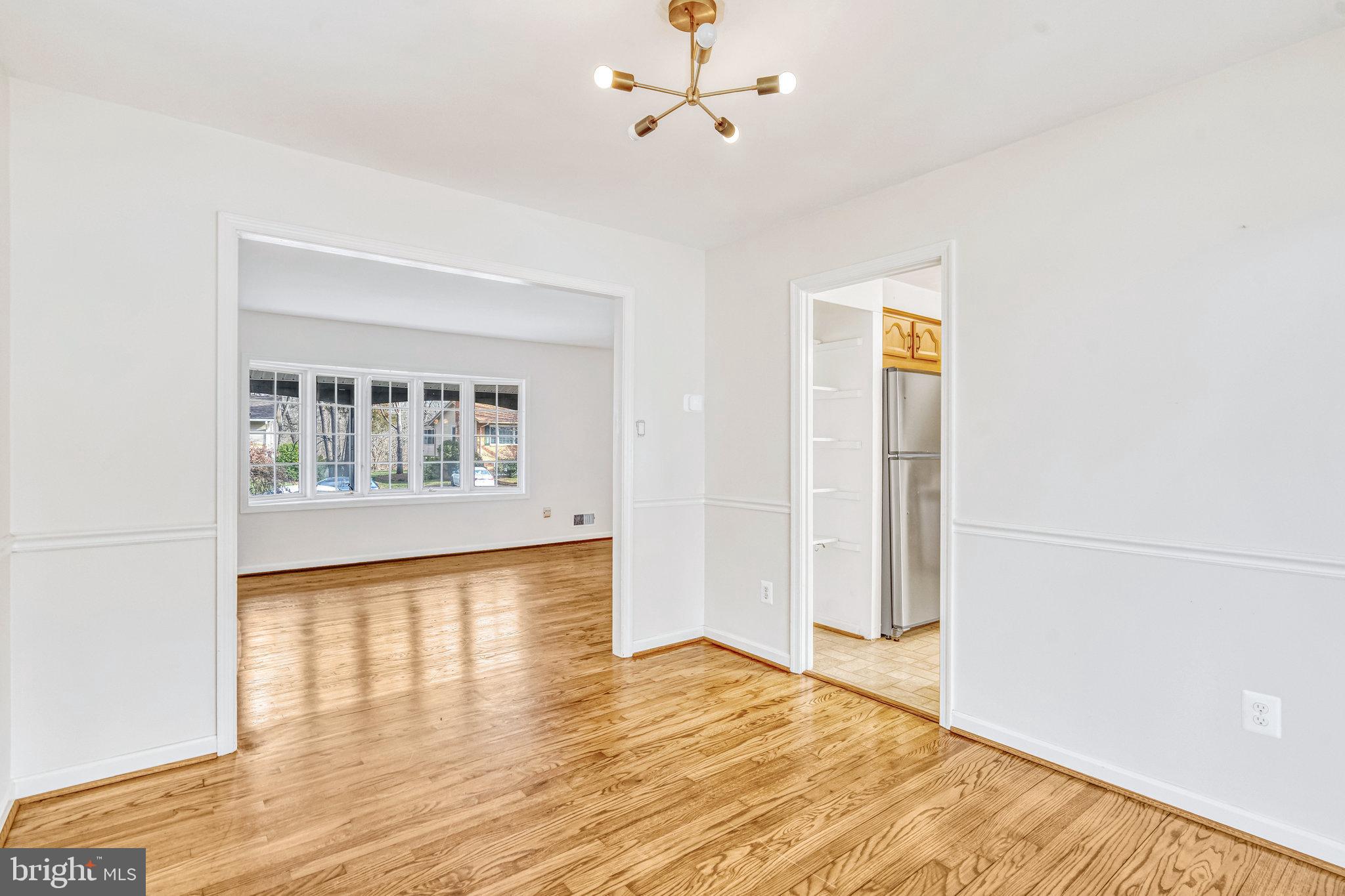 7389 Roxbury Ave