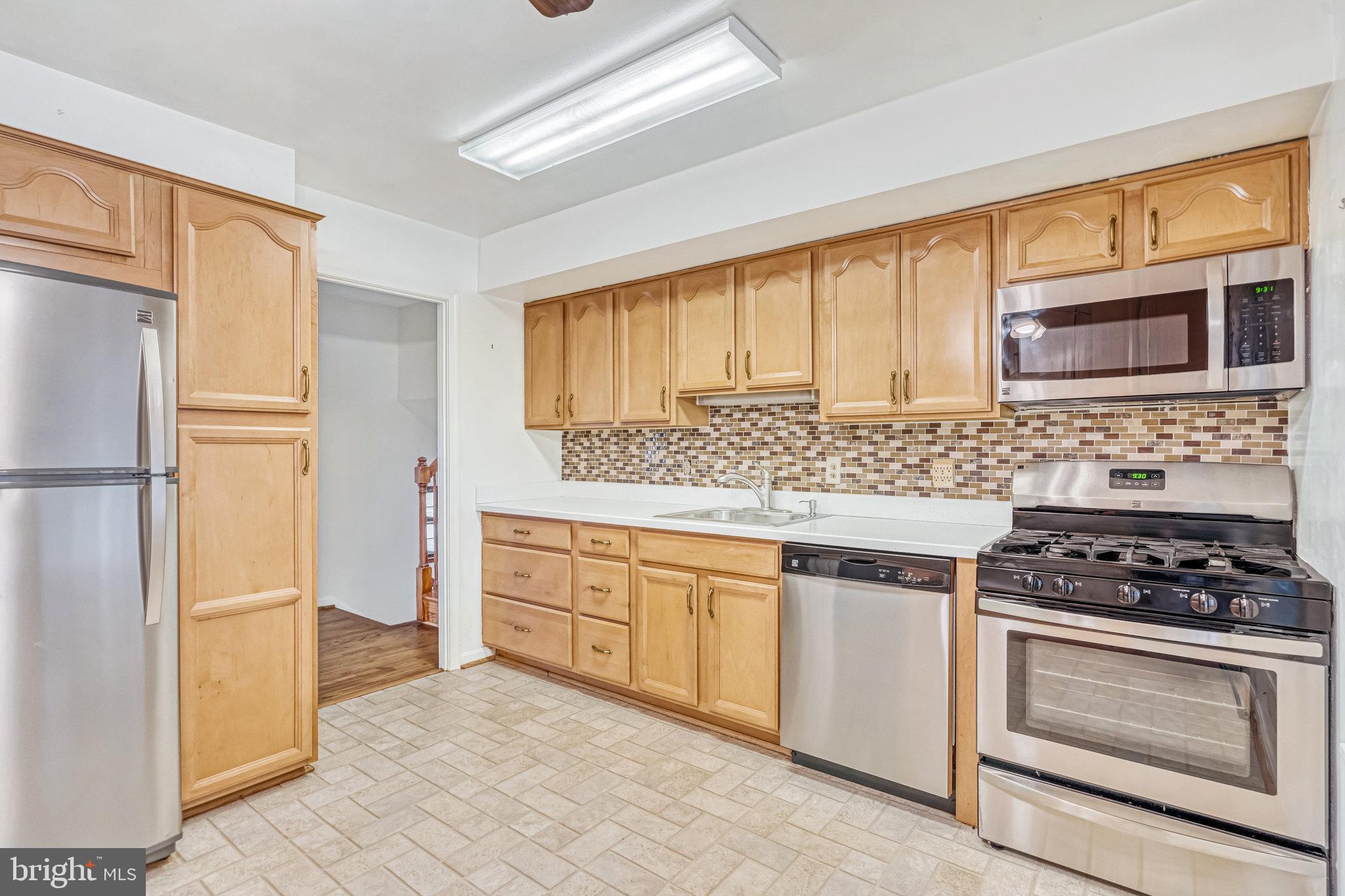 7389 Roxbury Ave