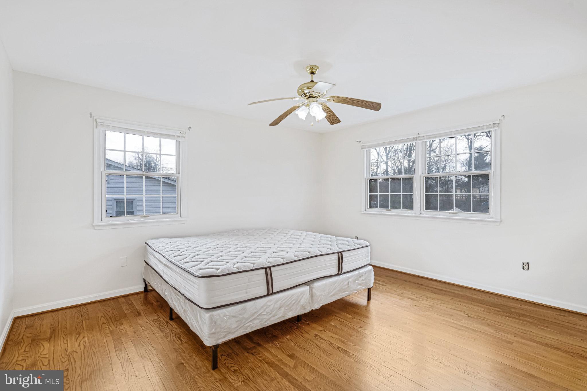 7389 Roxbury Ave
