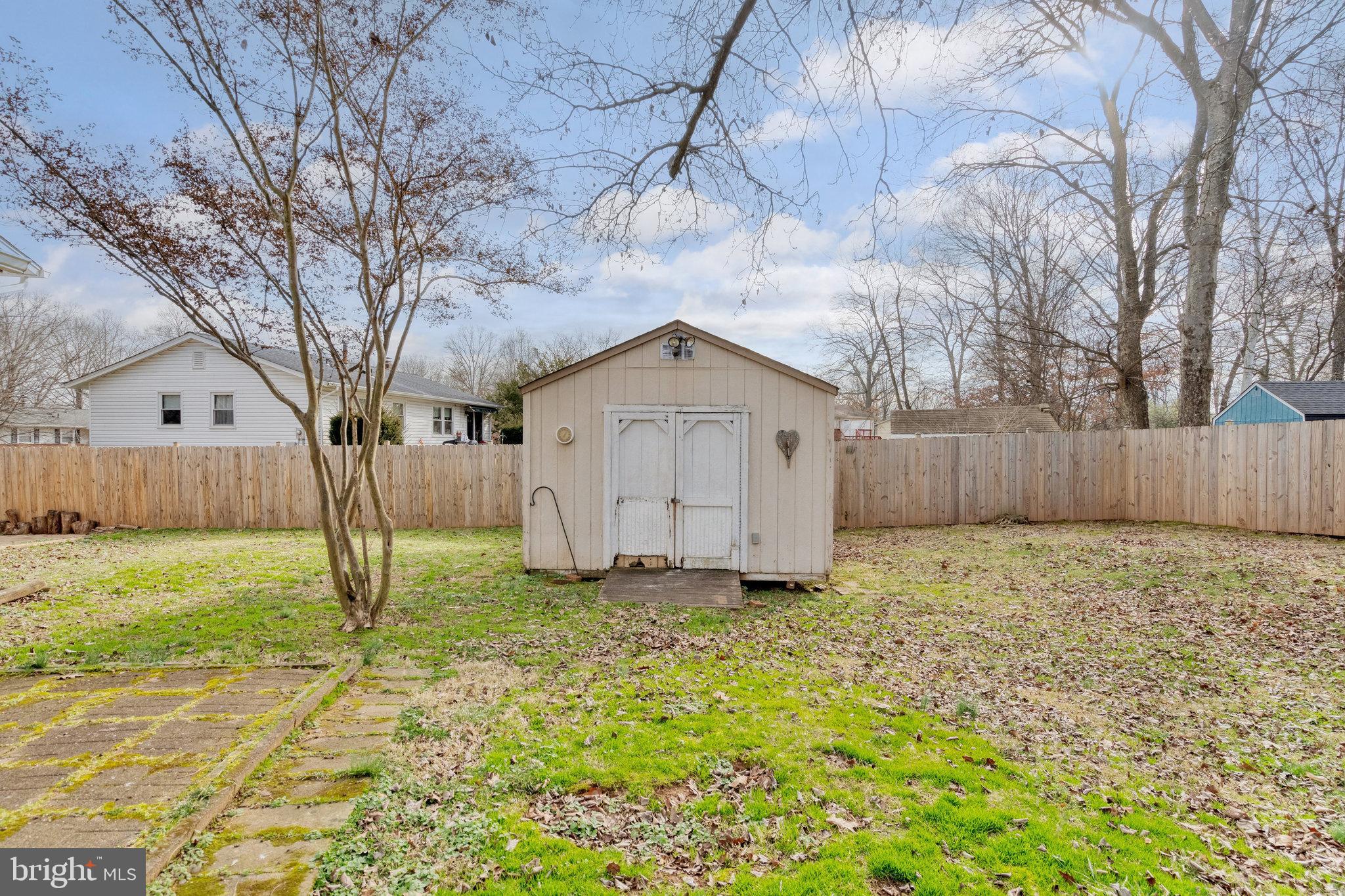 7389 Roxbury Ave