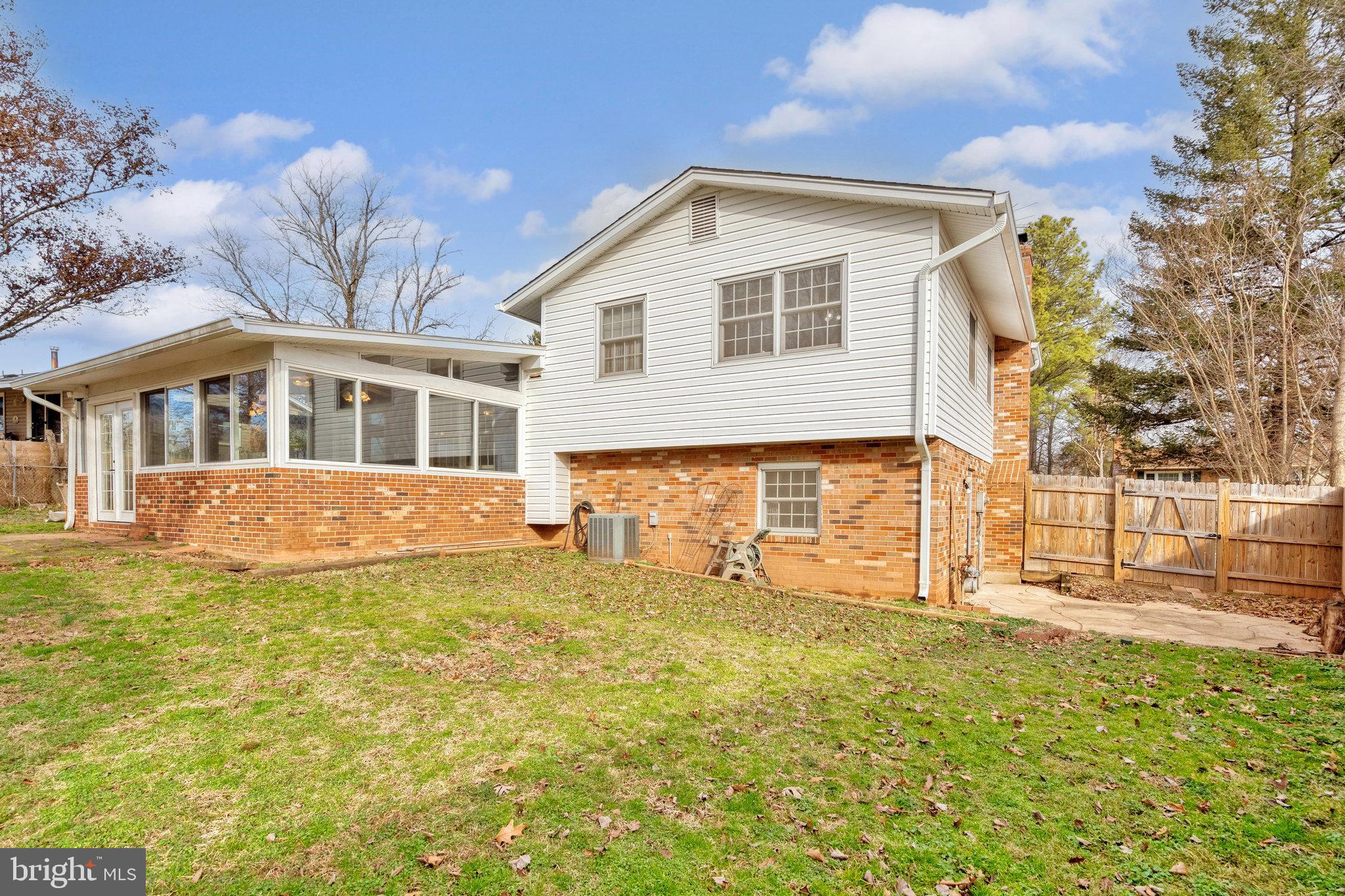 7389 Roxbury Ave