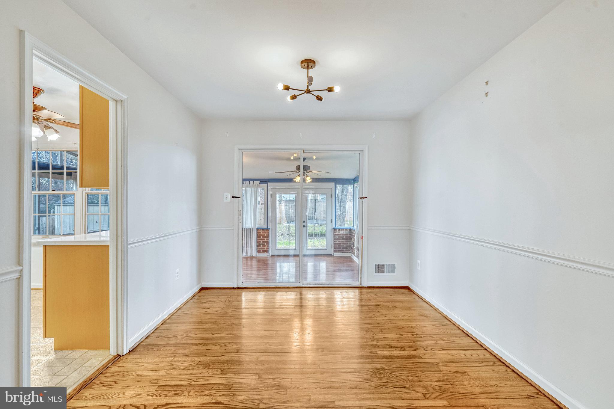 7389 Roxbury Ave