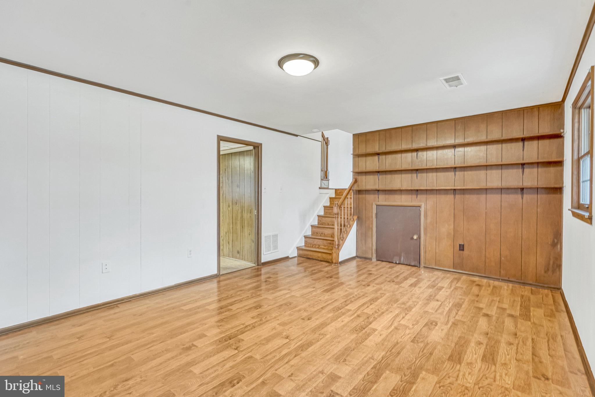 7389 Roxbury Ave
