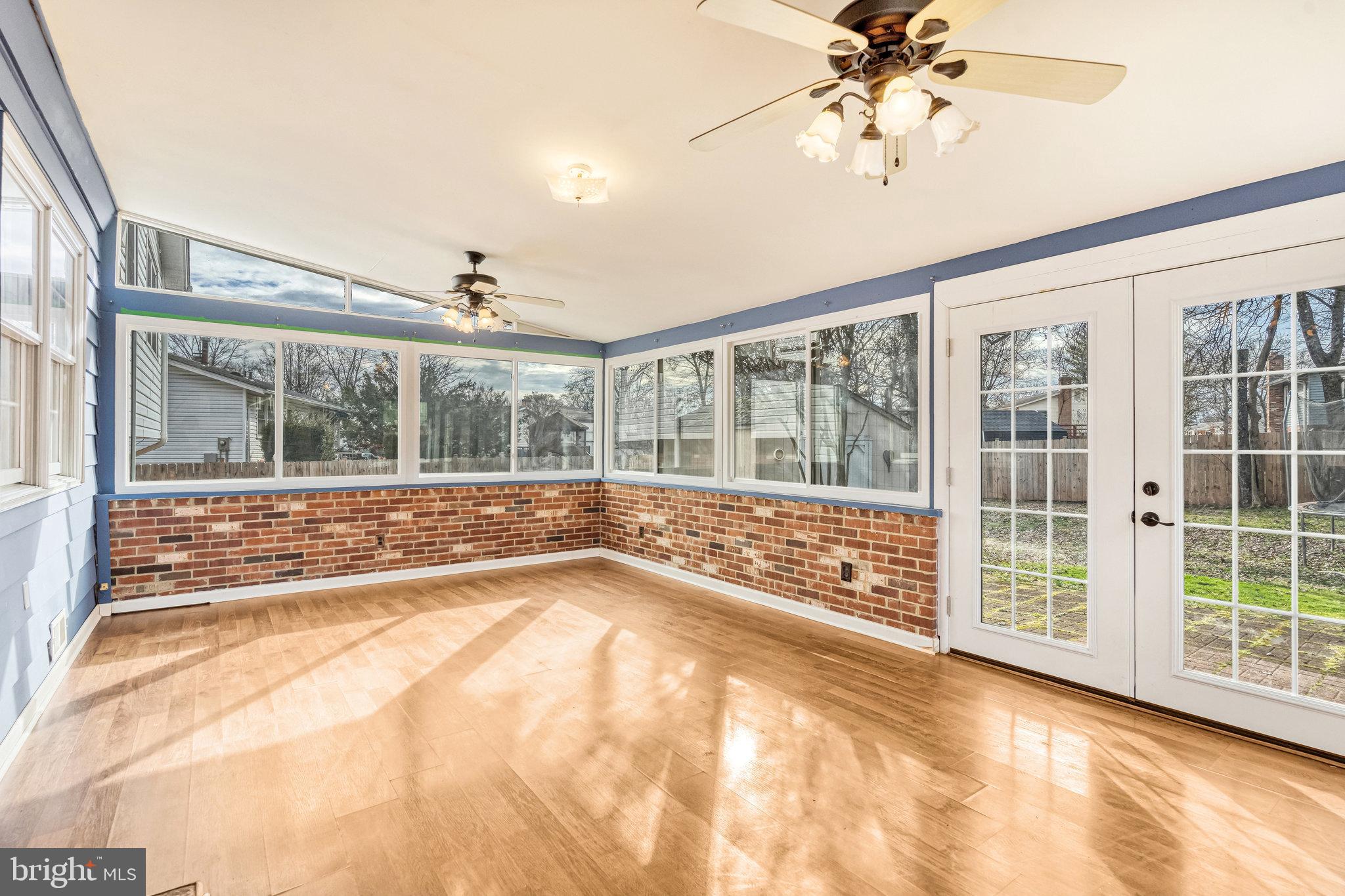 7389 Roxbury Ave