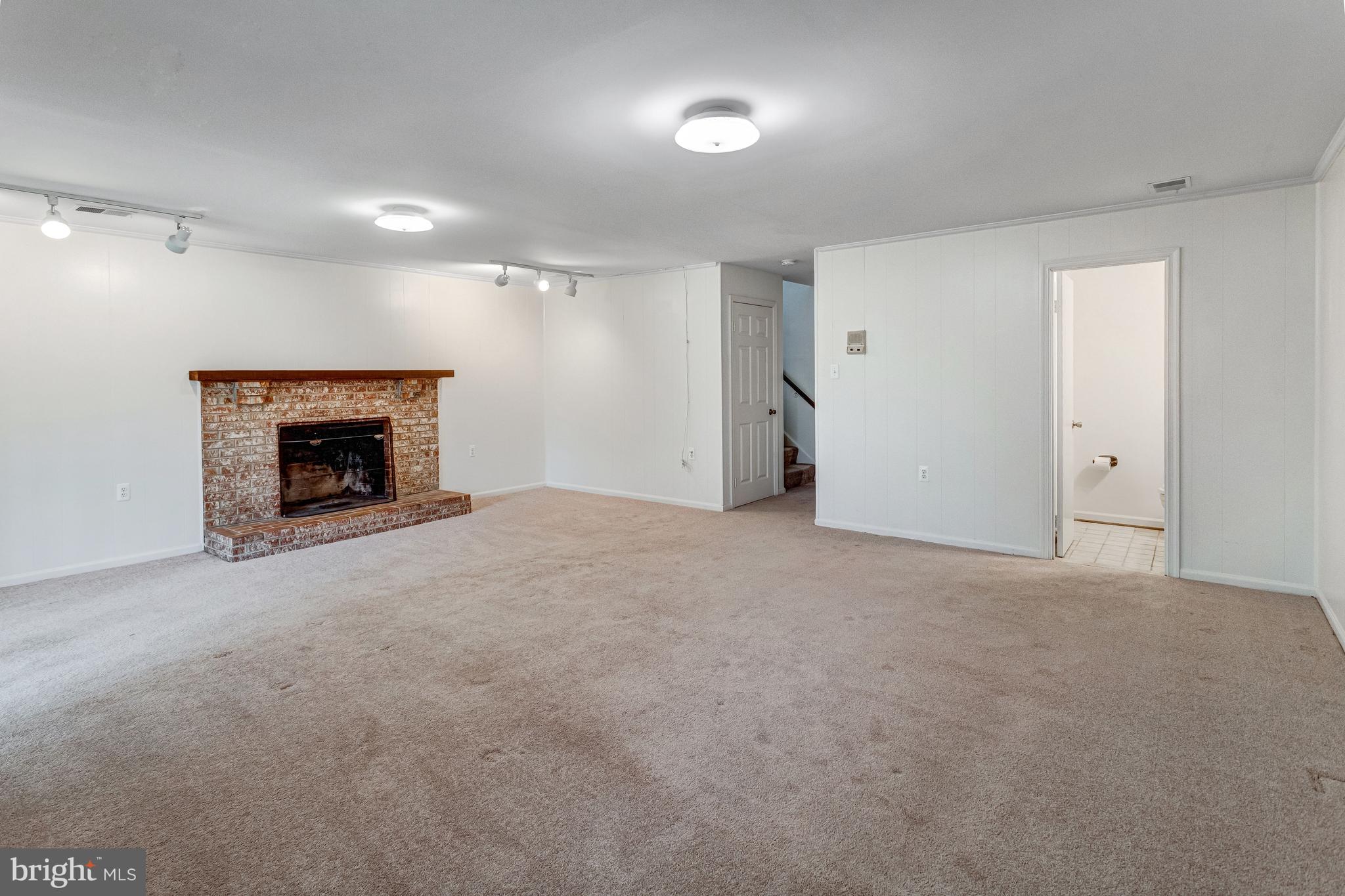 11337 CROMWELL COURT