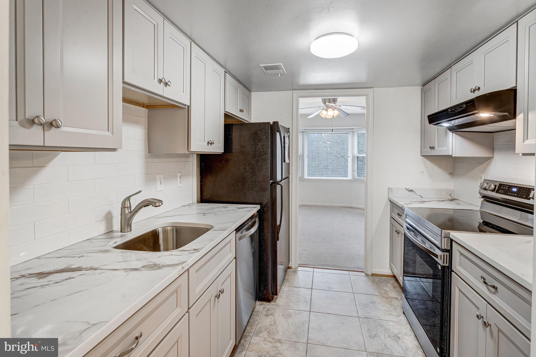 11337 CROMWELL COURT