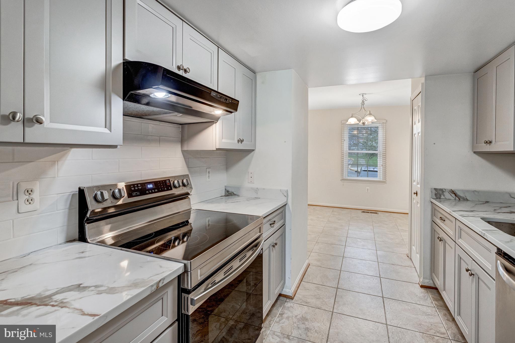 11337 CROMWELL COURT