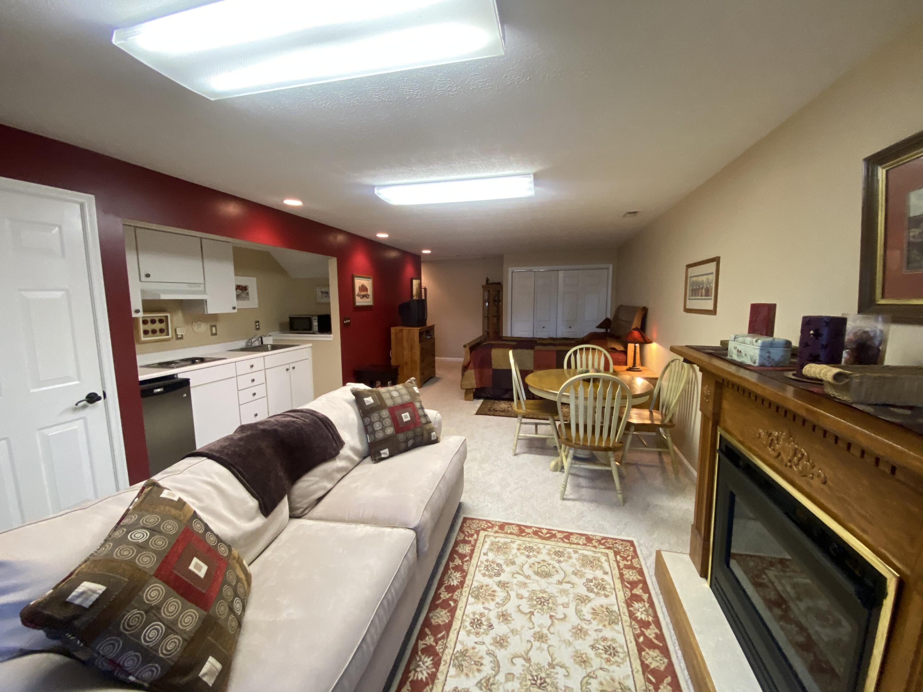 255 Emerald Dr