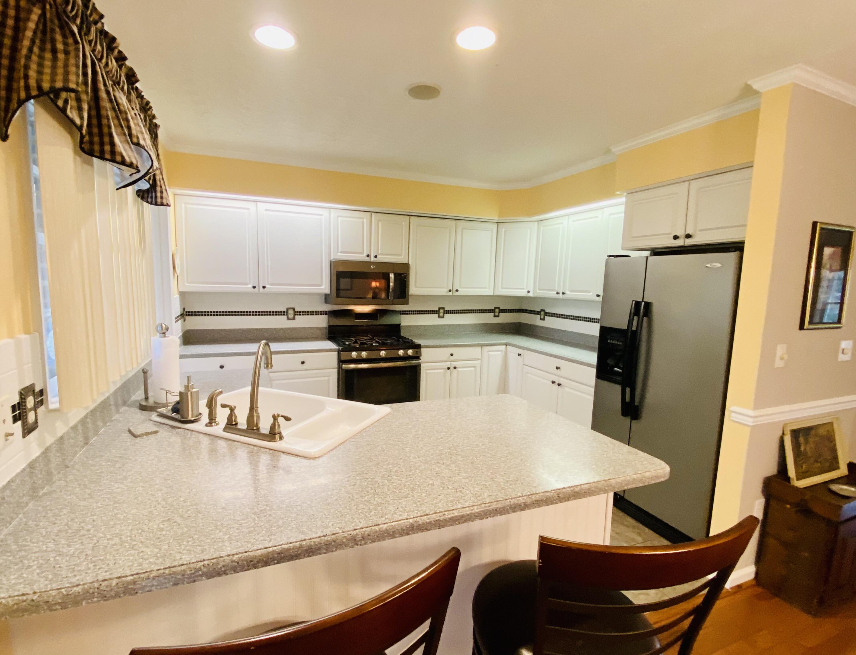 255 Emerald Dr