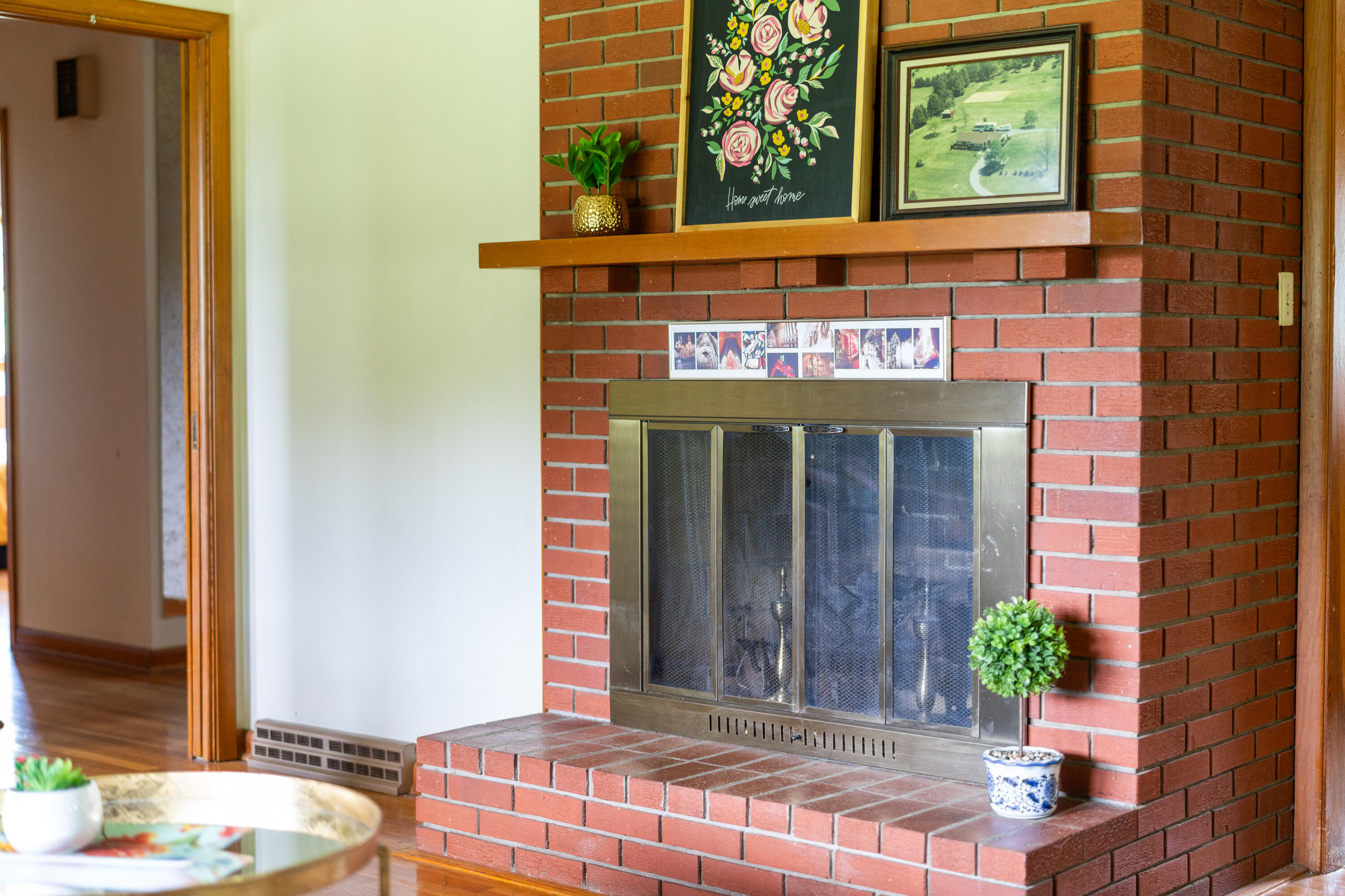 48 Round Hill School Rd