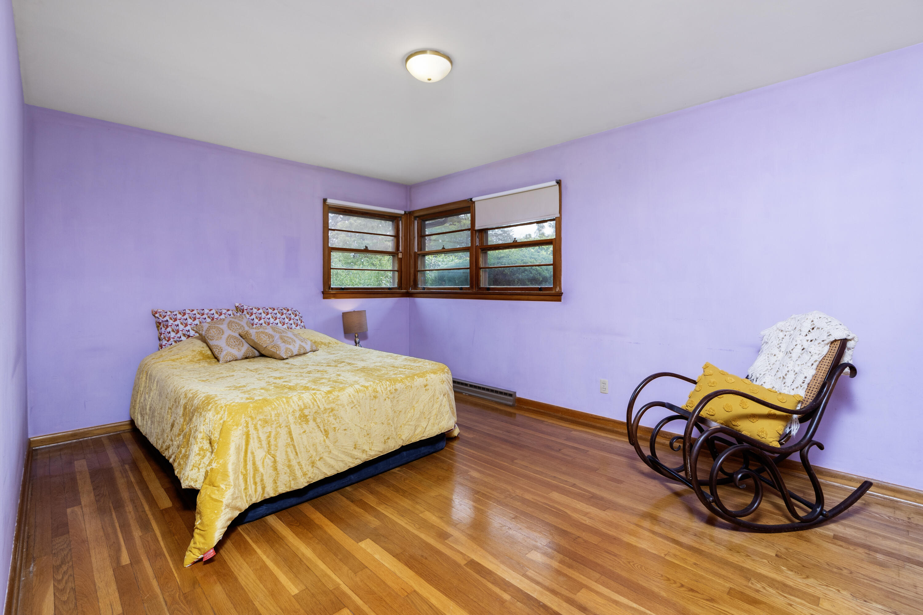 48 Round Hill School Rd