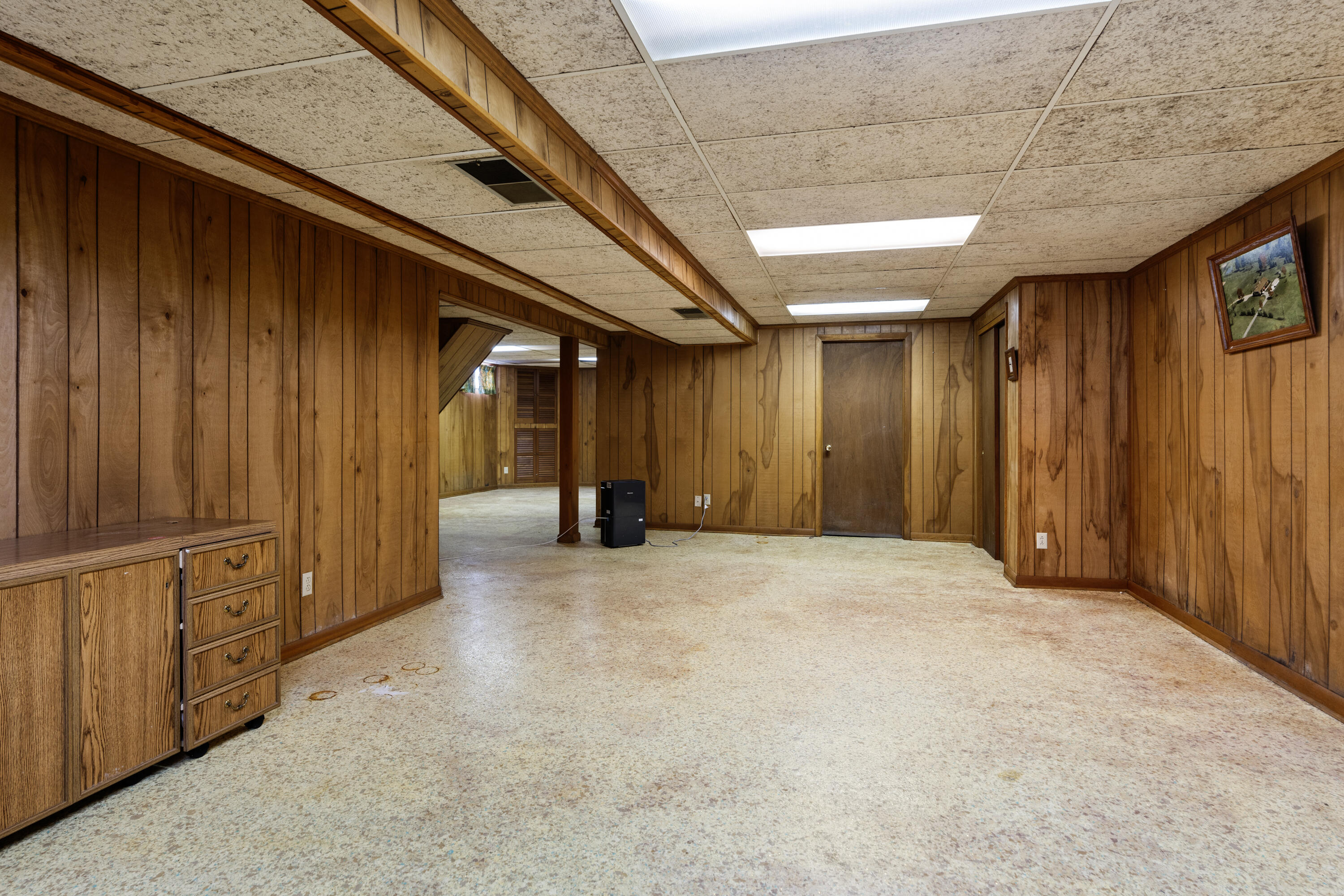 48 Round Hill School Rd