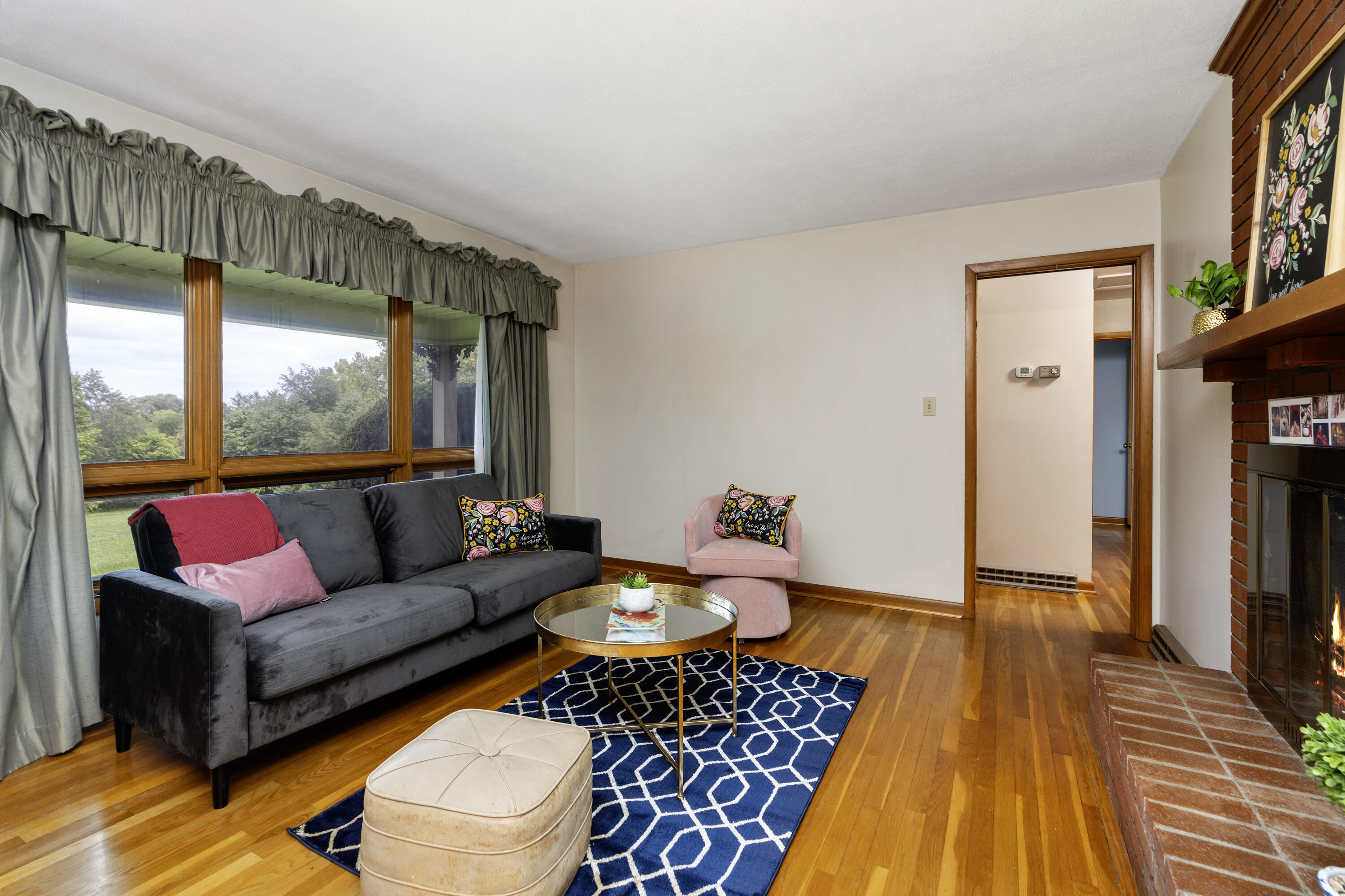 48 Round Hill School Rd