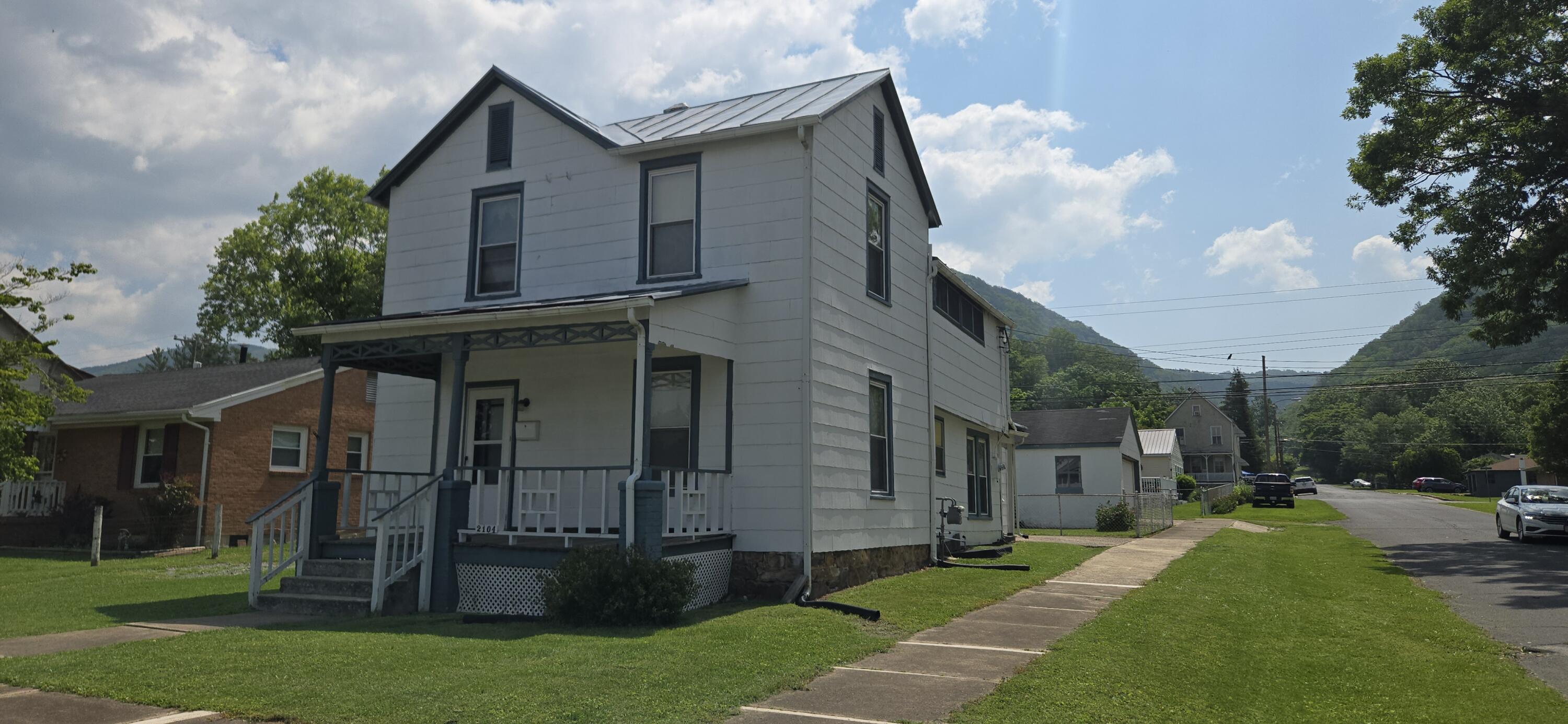 2104 Oak Avenue Ave