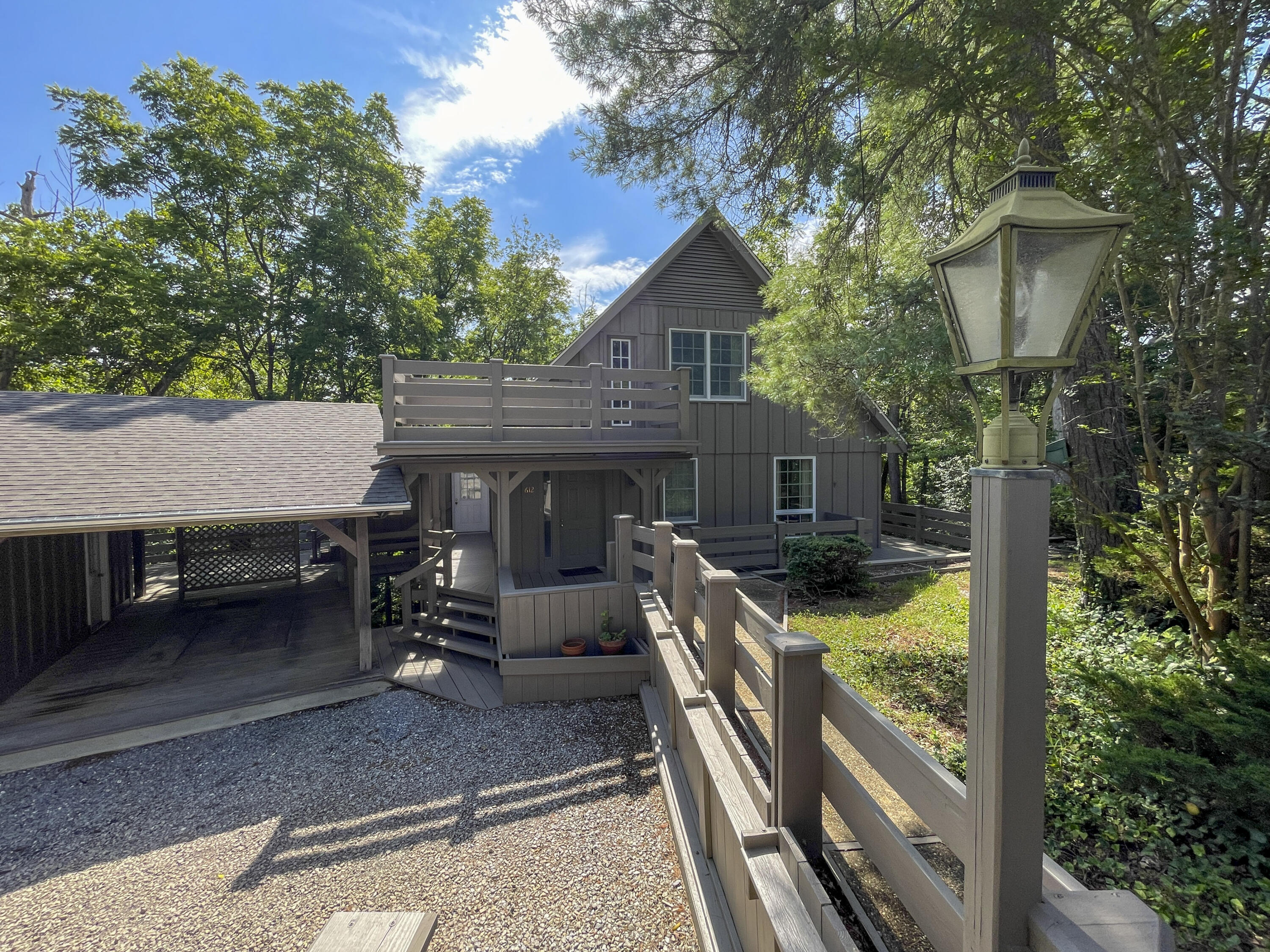 612 & 610 Stonewall St