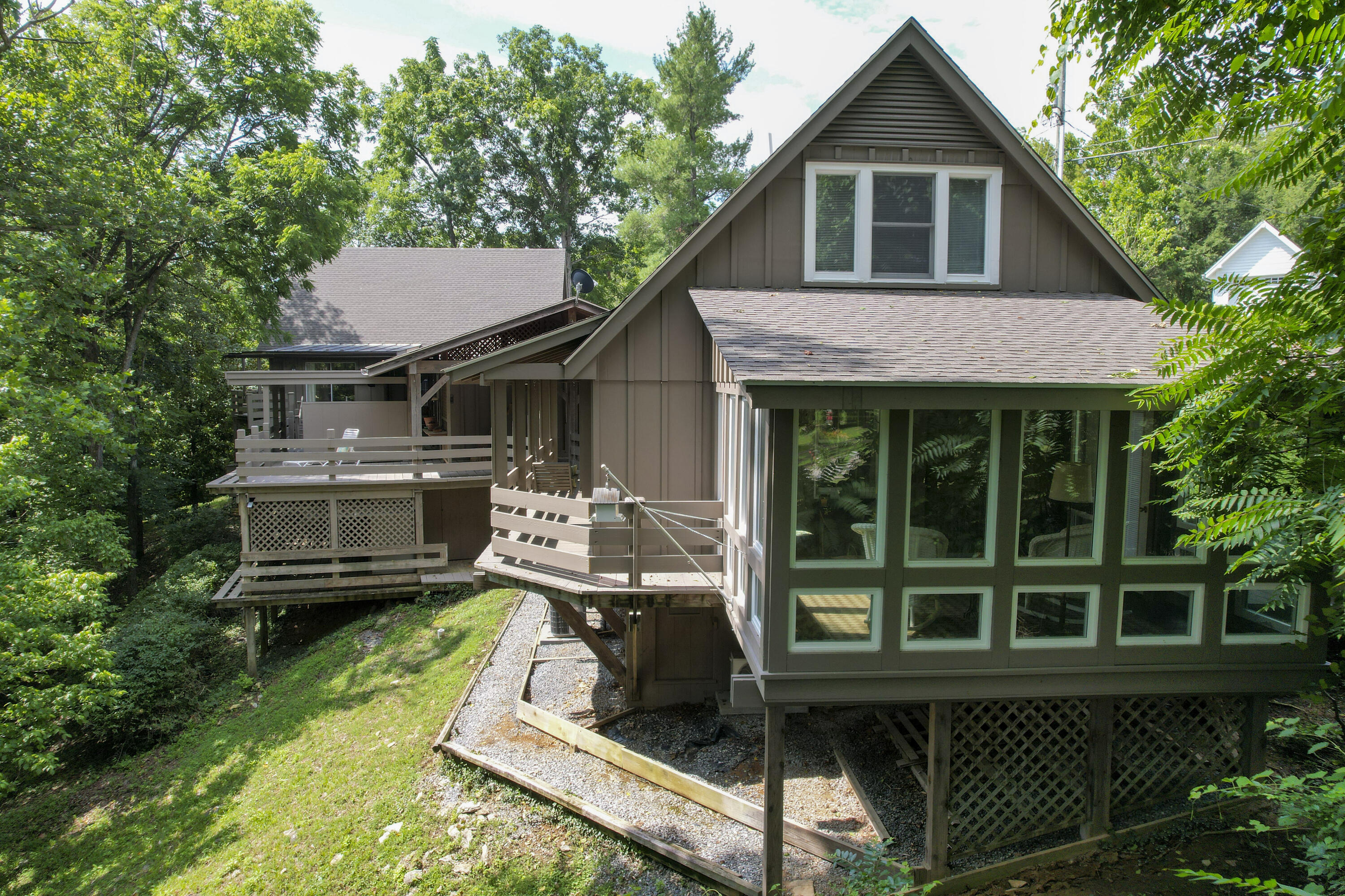 612 & 610 Stonewall St