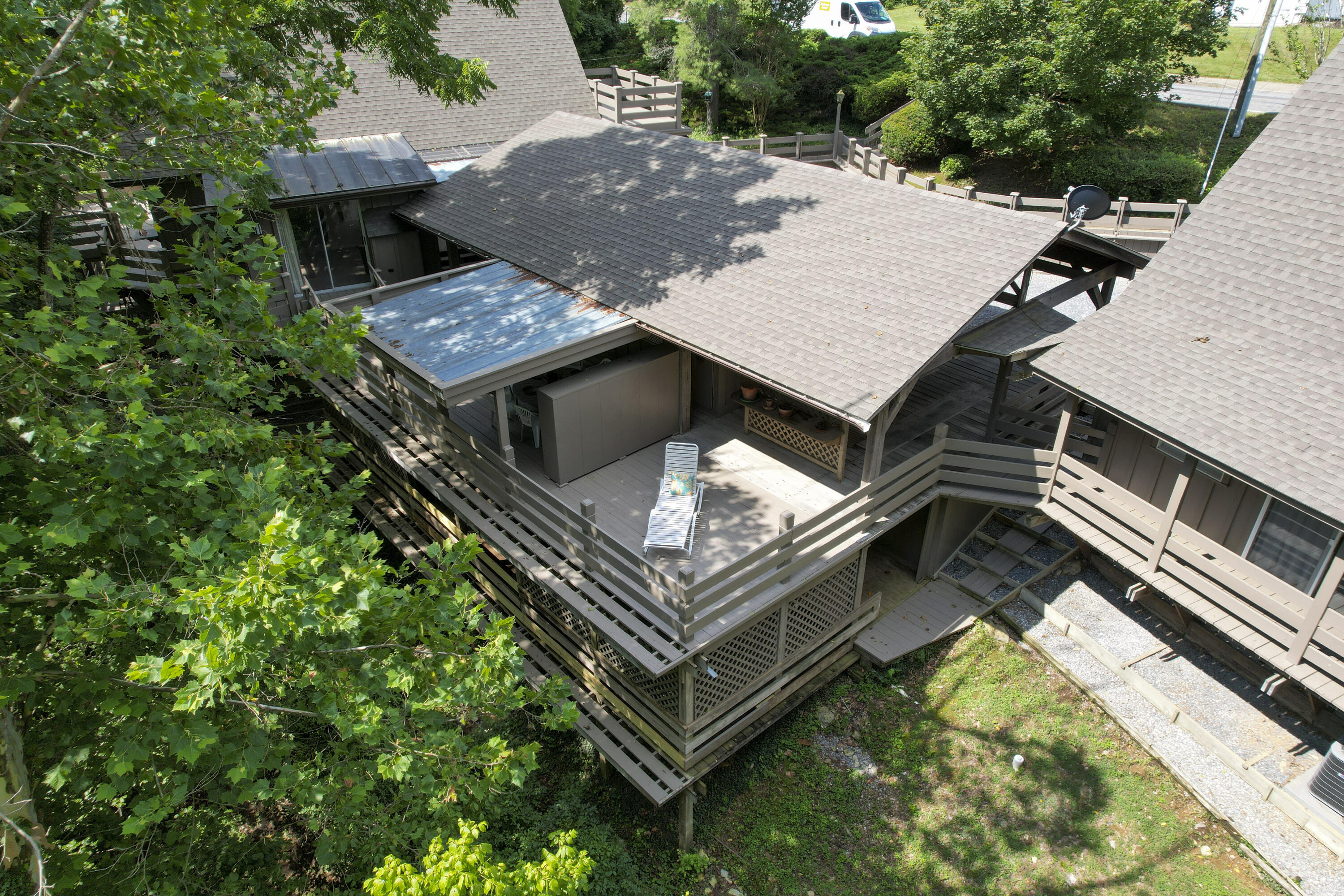 612 & 610 Stonewall St