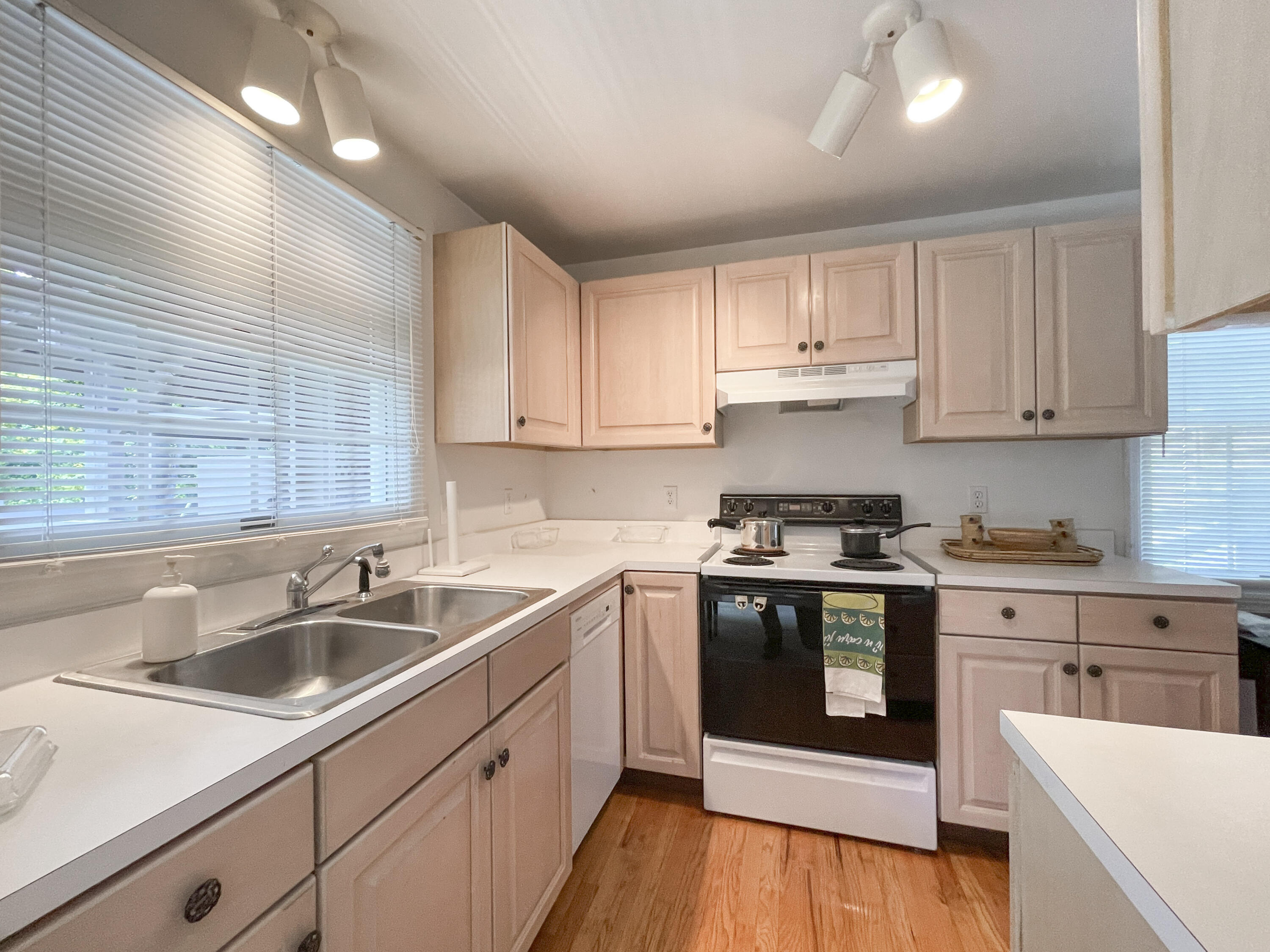 612 & 610 Stonewall St