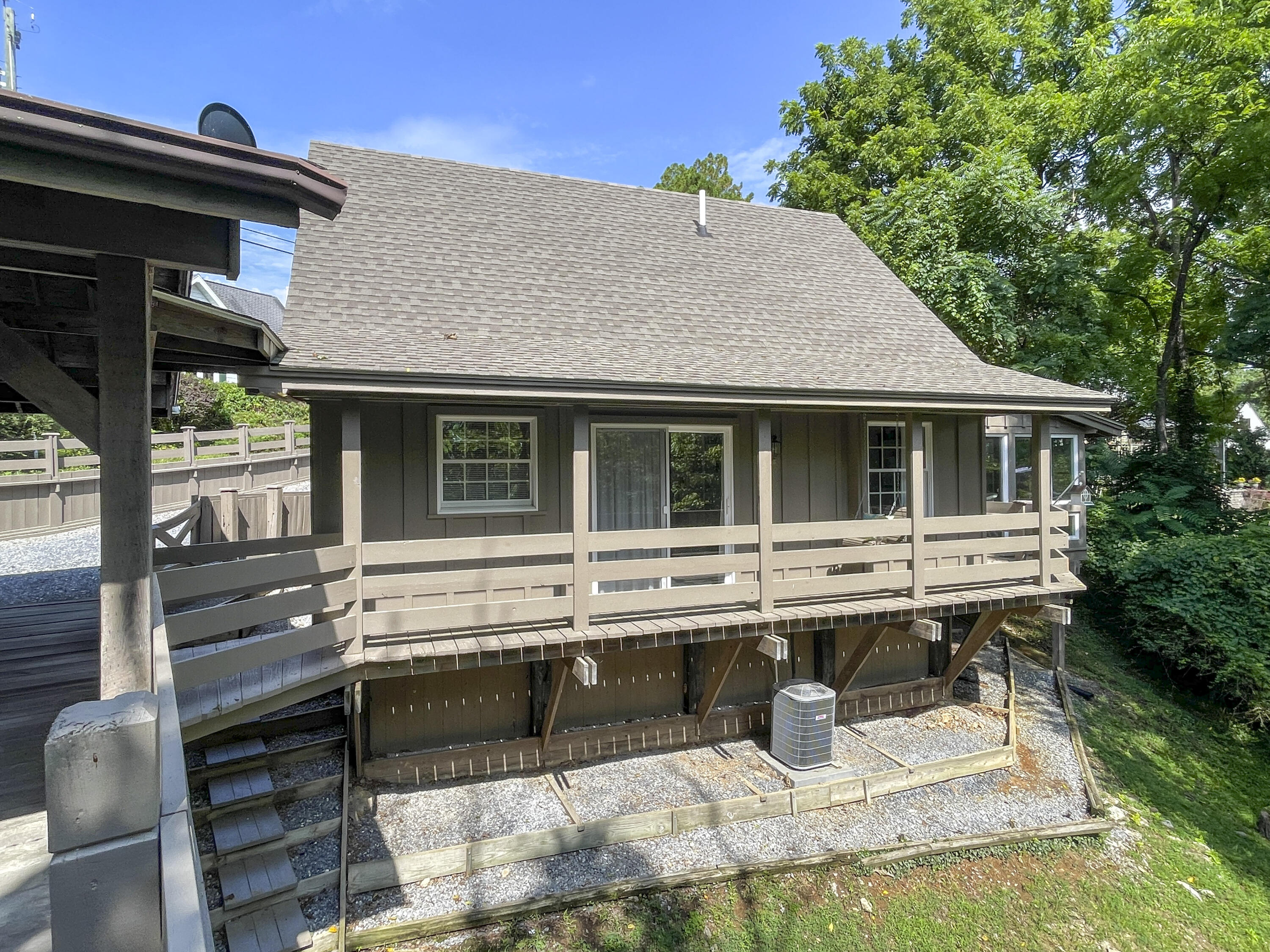 612 & 610 Stonewall St