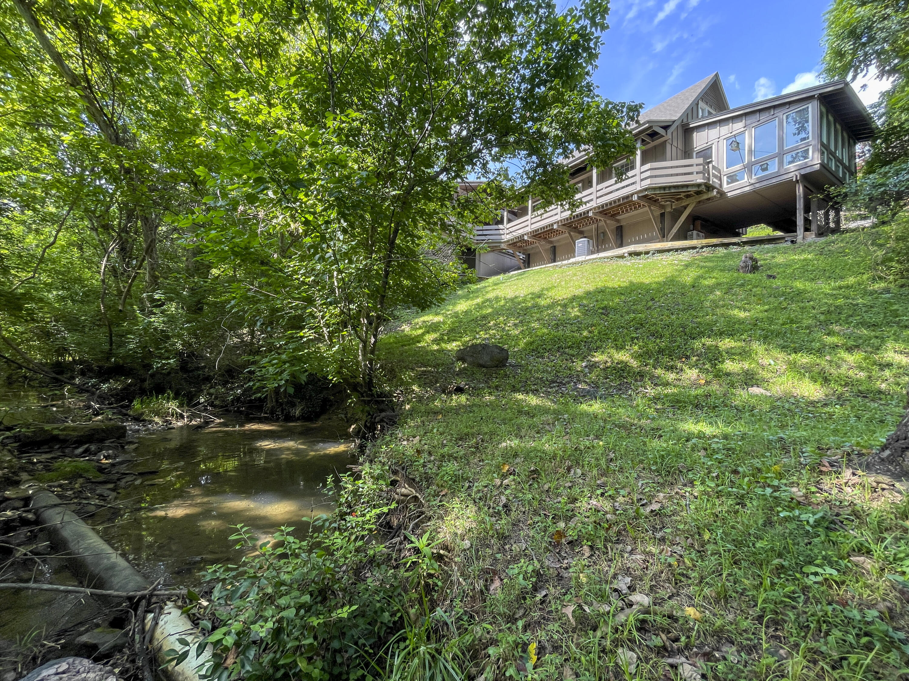 612 & 610 Stonewall St