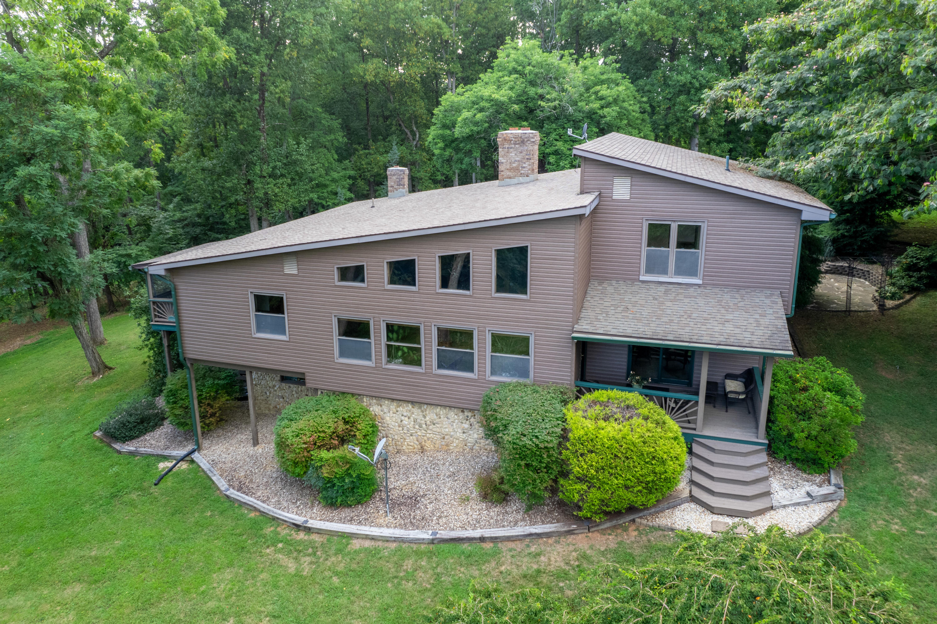 82 Ridgeview Ln