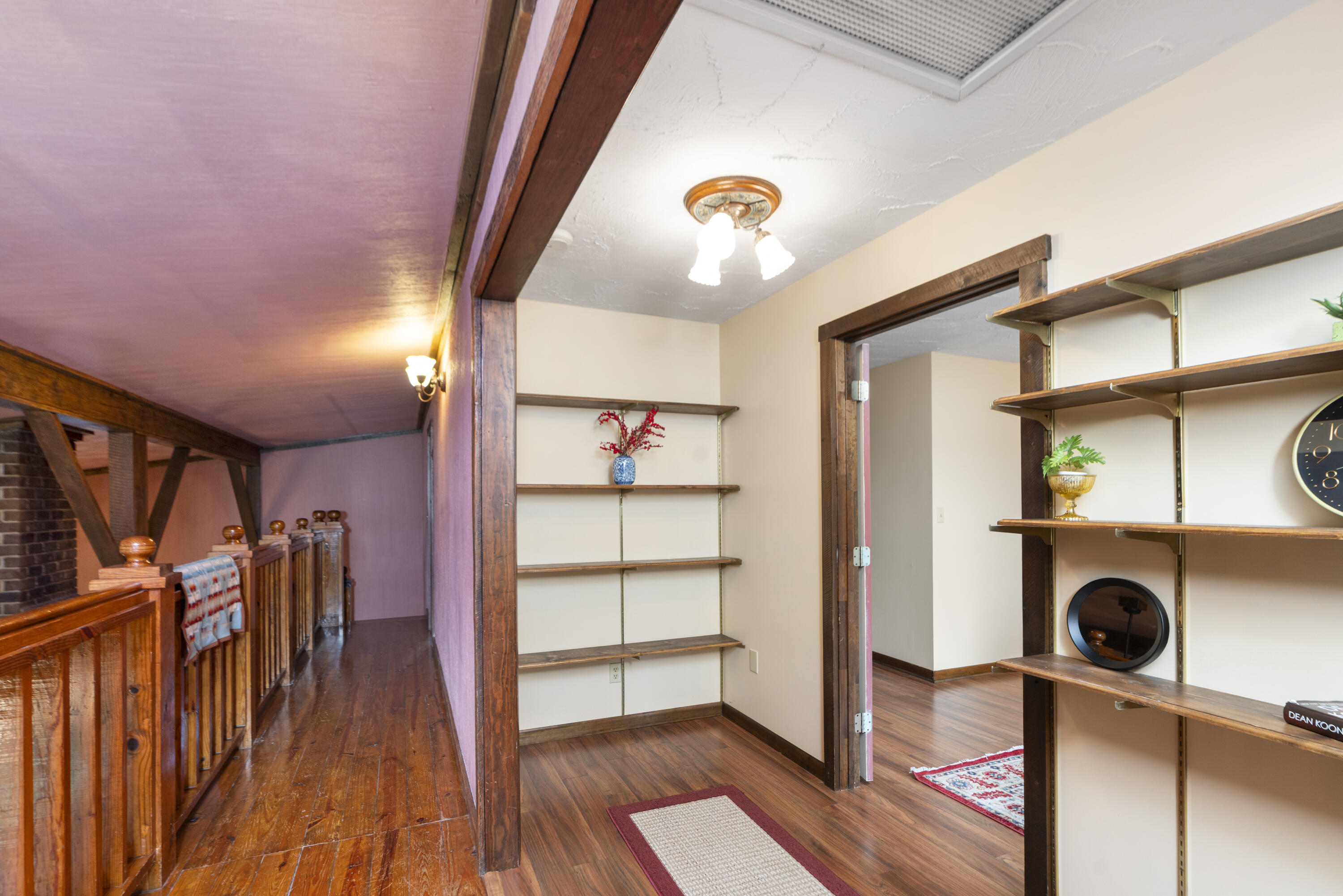82 Ridgeview Ln