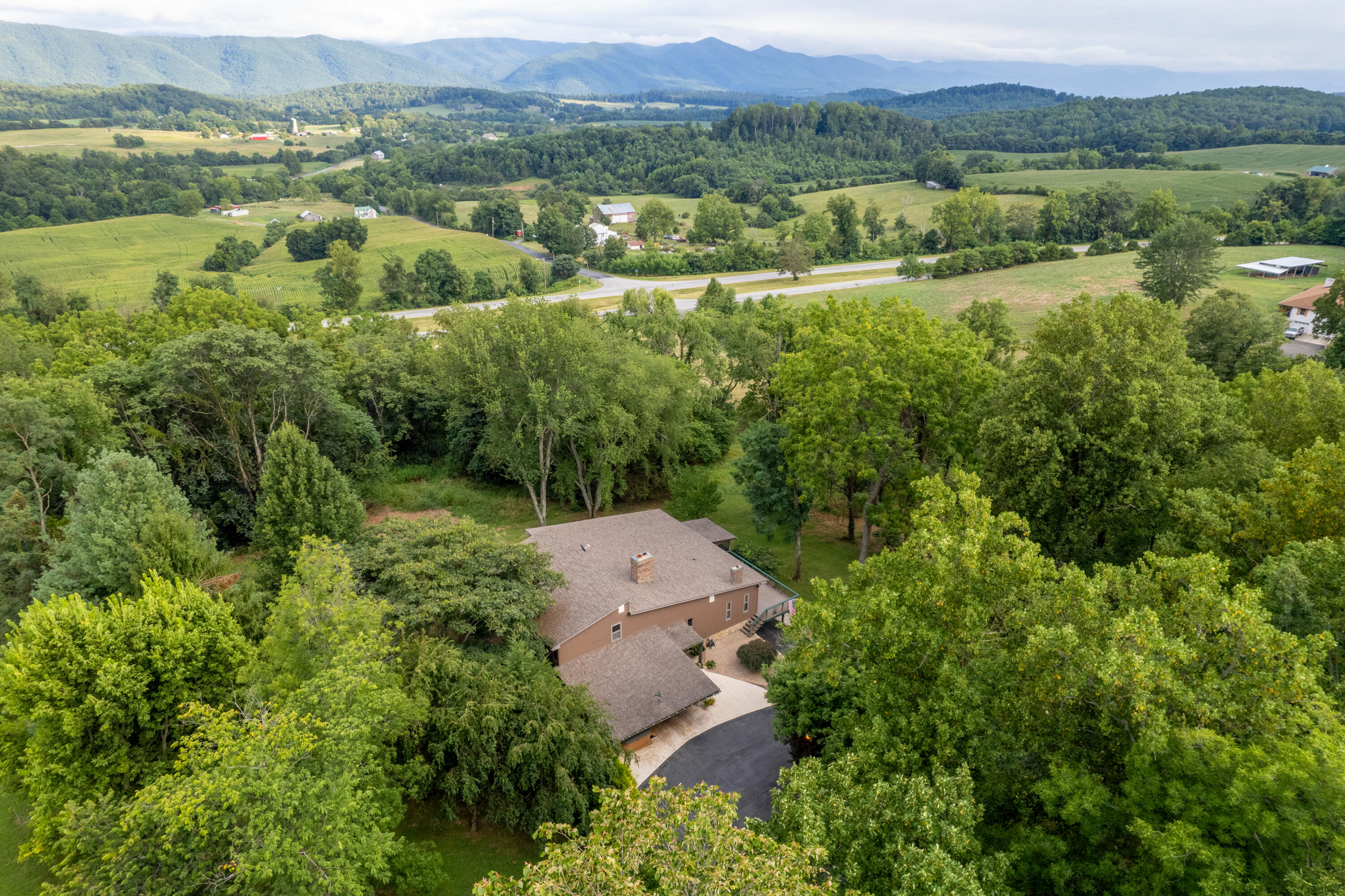 82 Ridgeview Ln