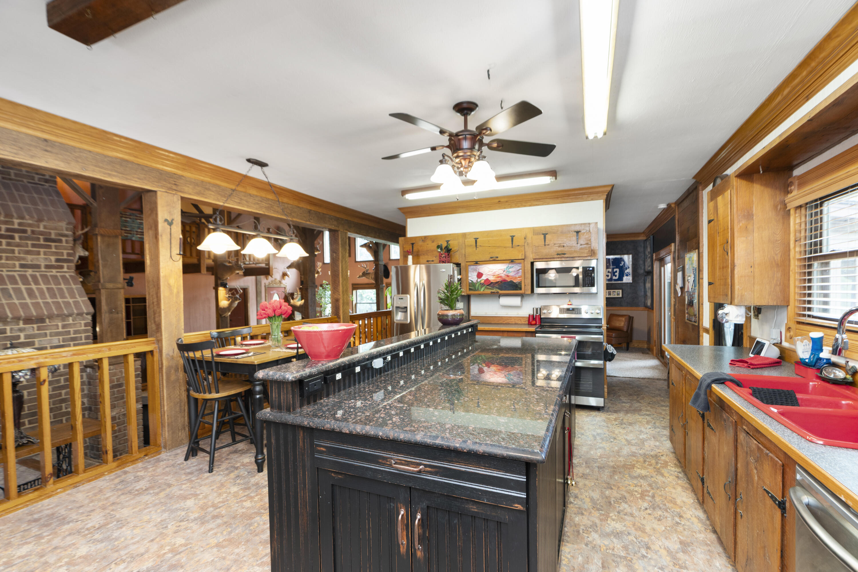 82 Ridgeview Ln