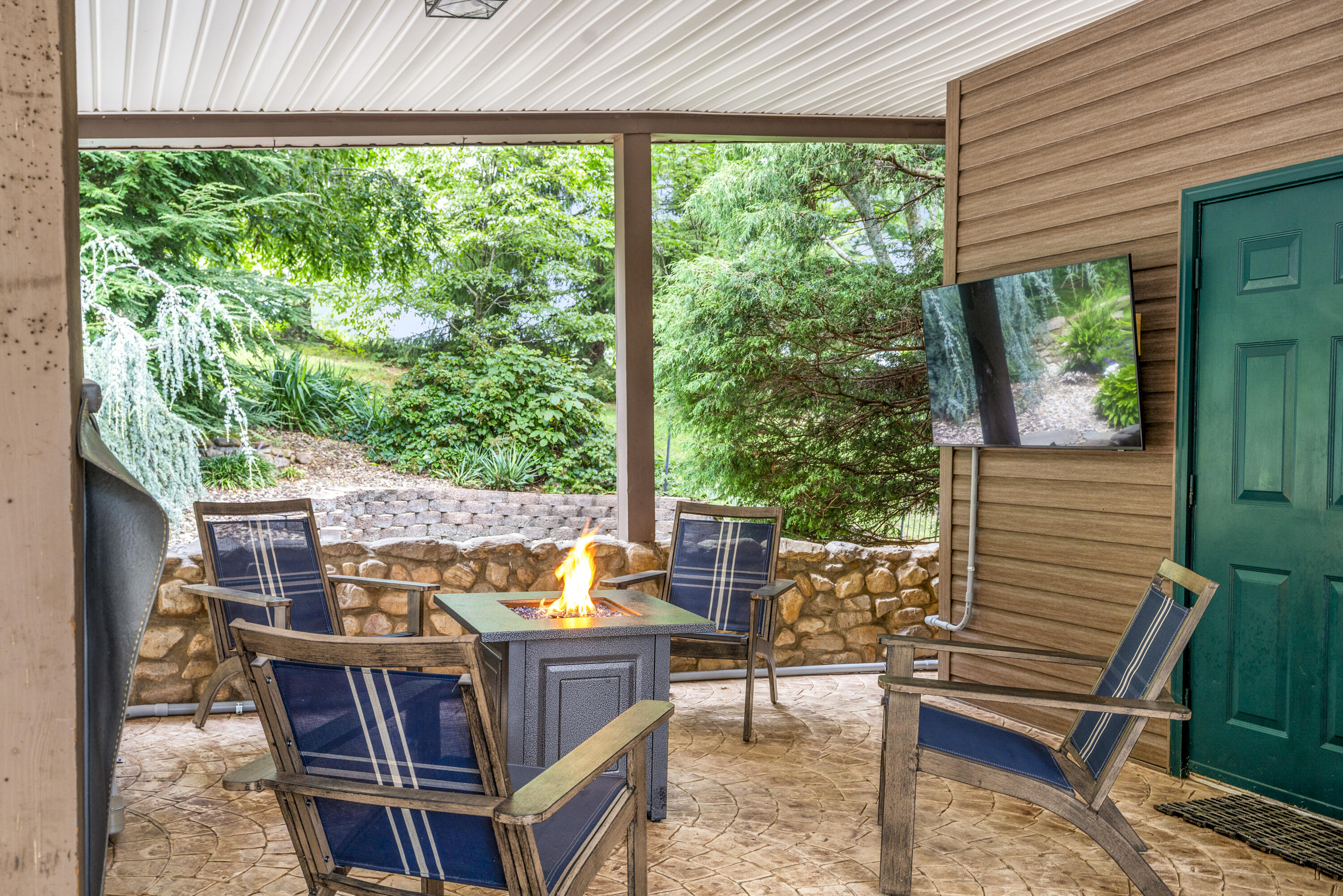 82 Ridgeview Ln