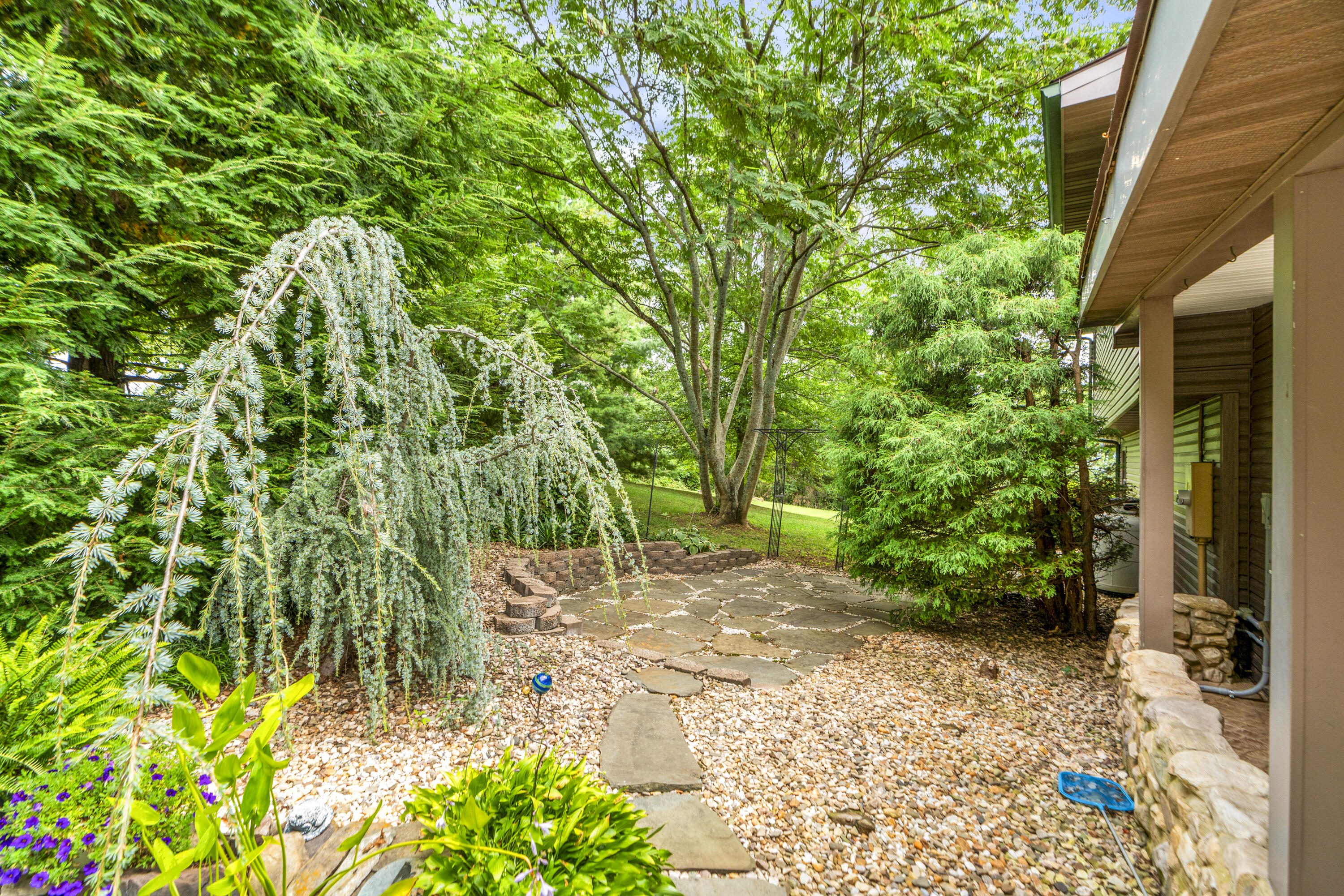 82 Ridgeview Ln