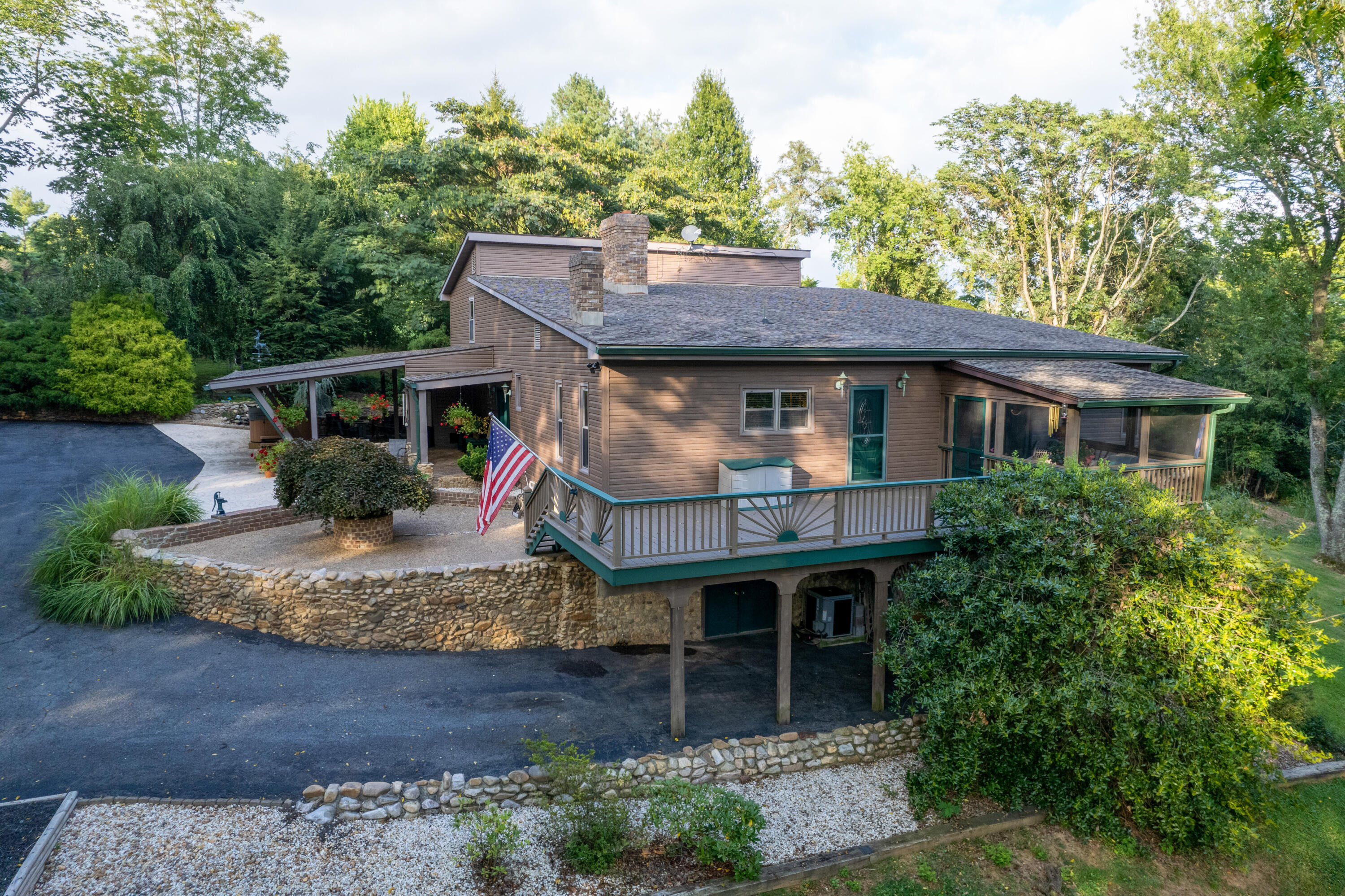 82 Ridgeview Ln
