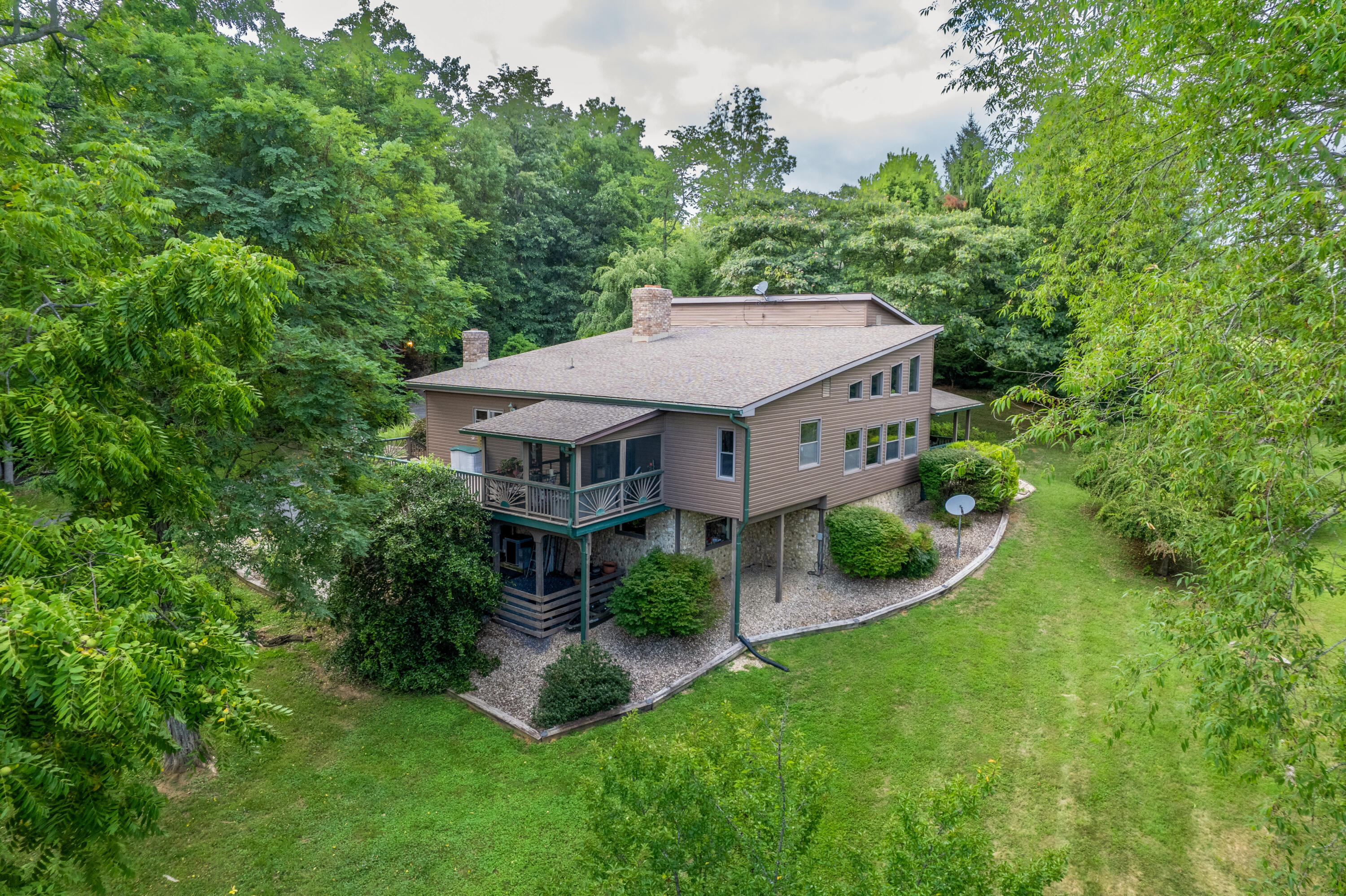 82 Ridgeview Ln