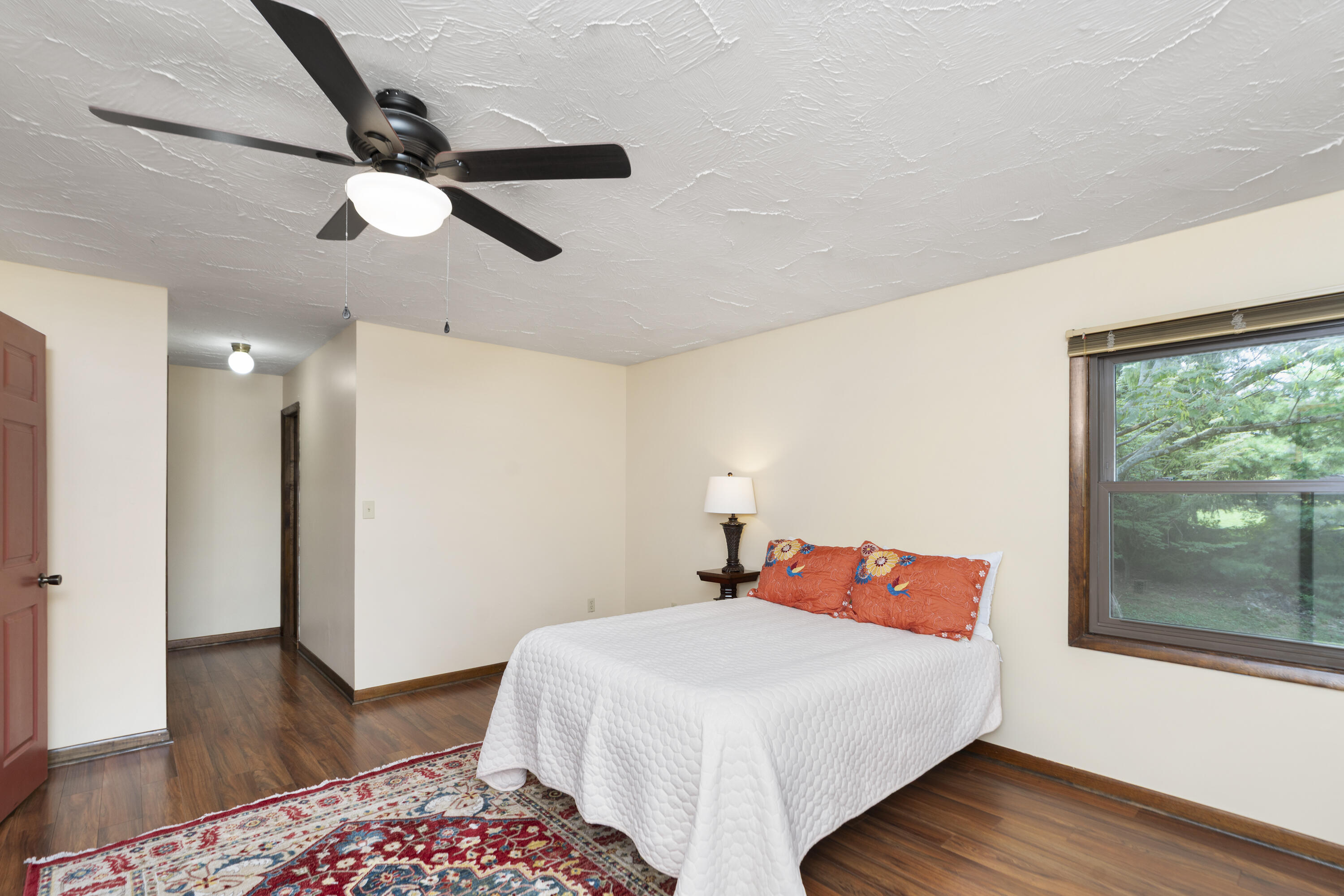 82 Ridgeview Ln