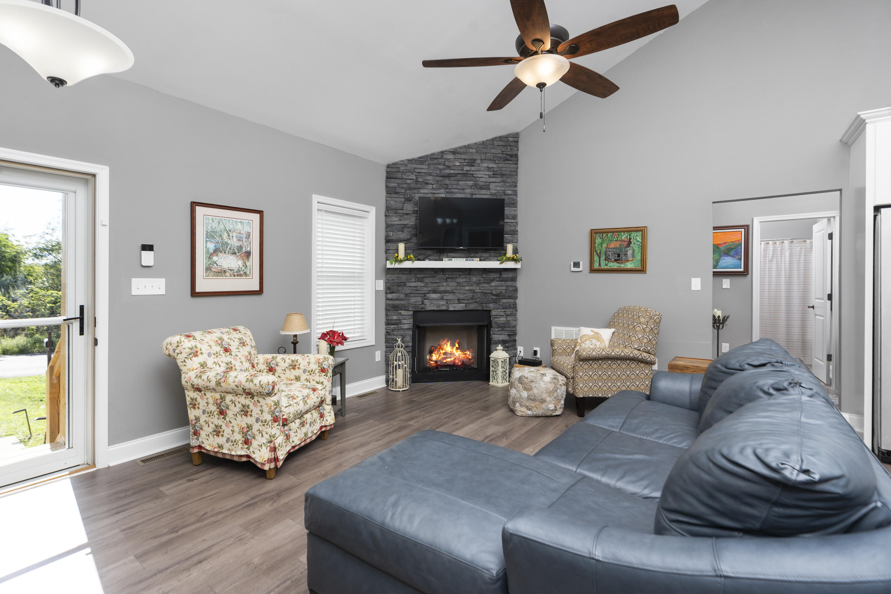 290 Thoroughbred Cir