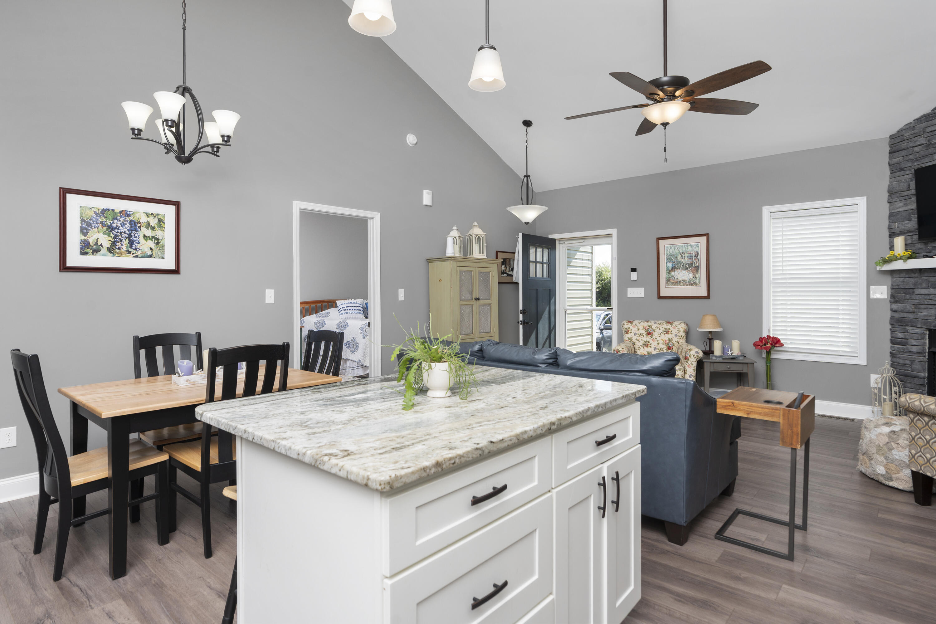 290 Thoroughbred Cir