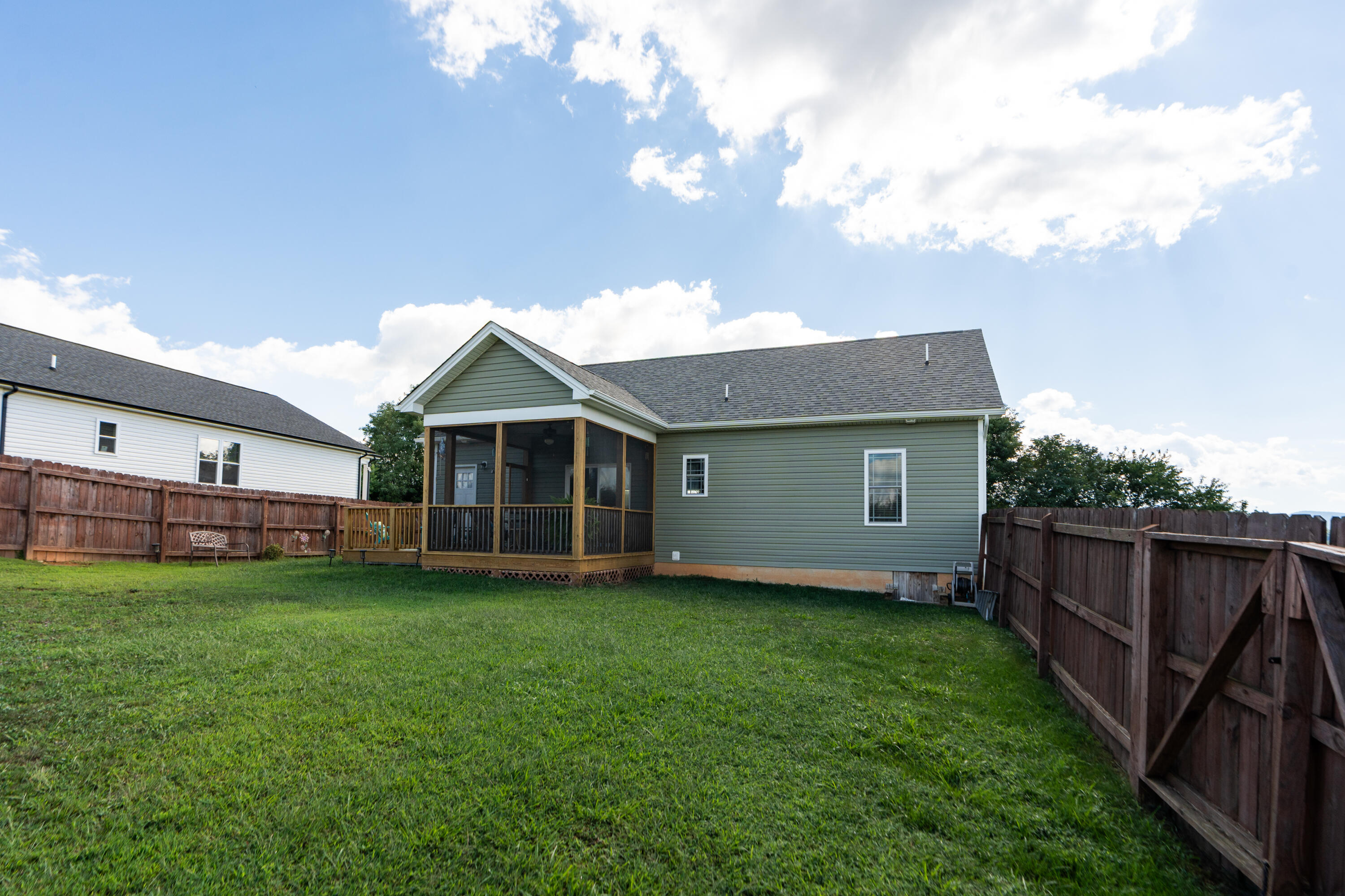 290 Thoroughbred Cir