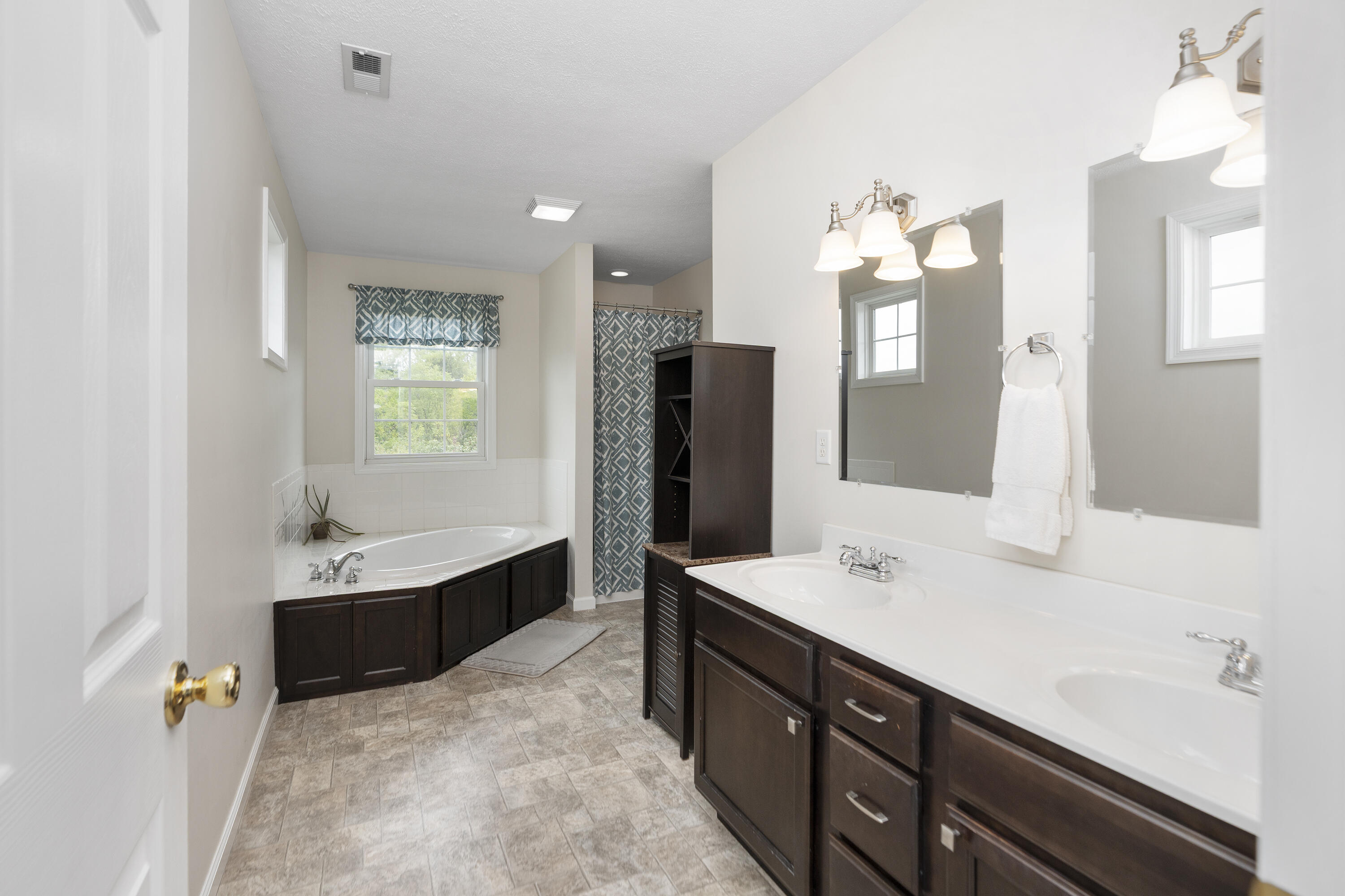 145 Thoroughbred Cir