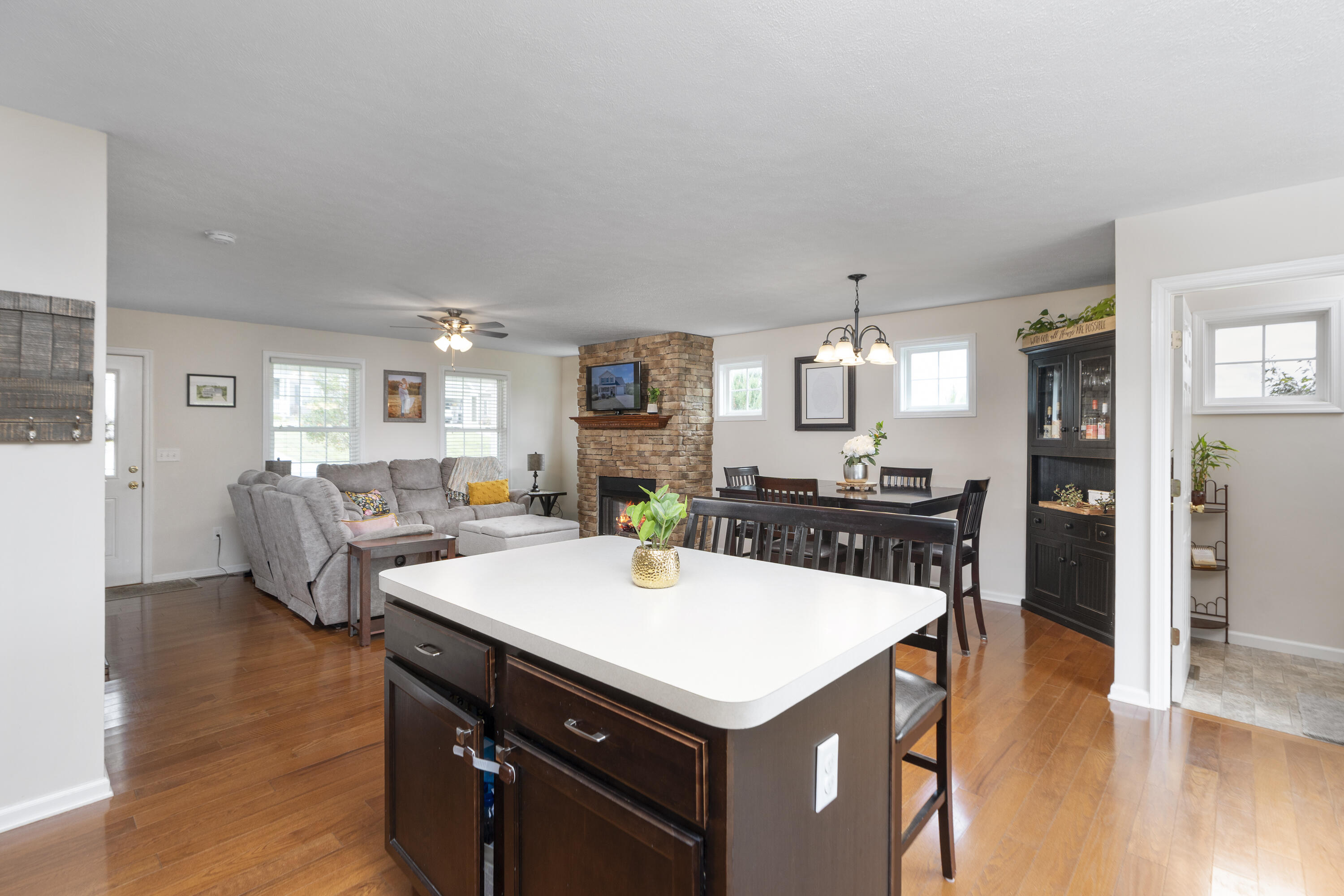 145 Thoroughbred Cir