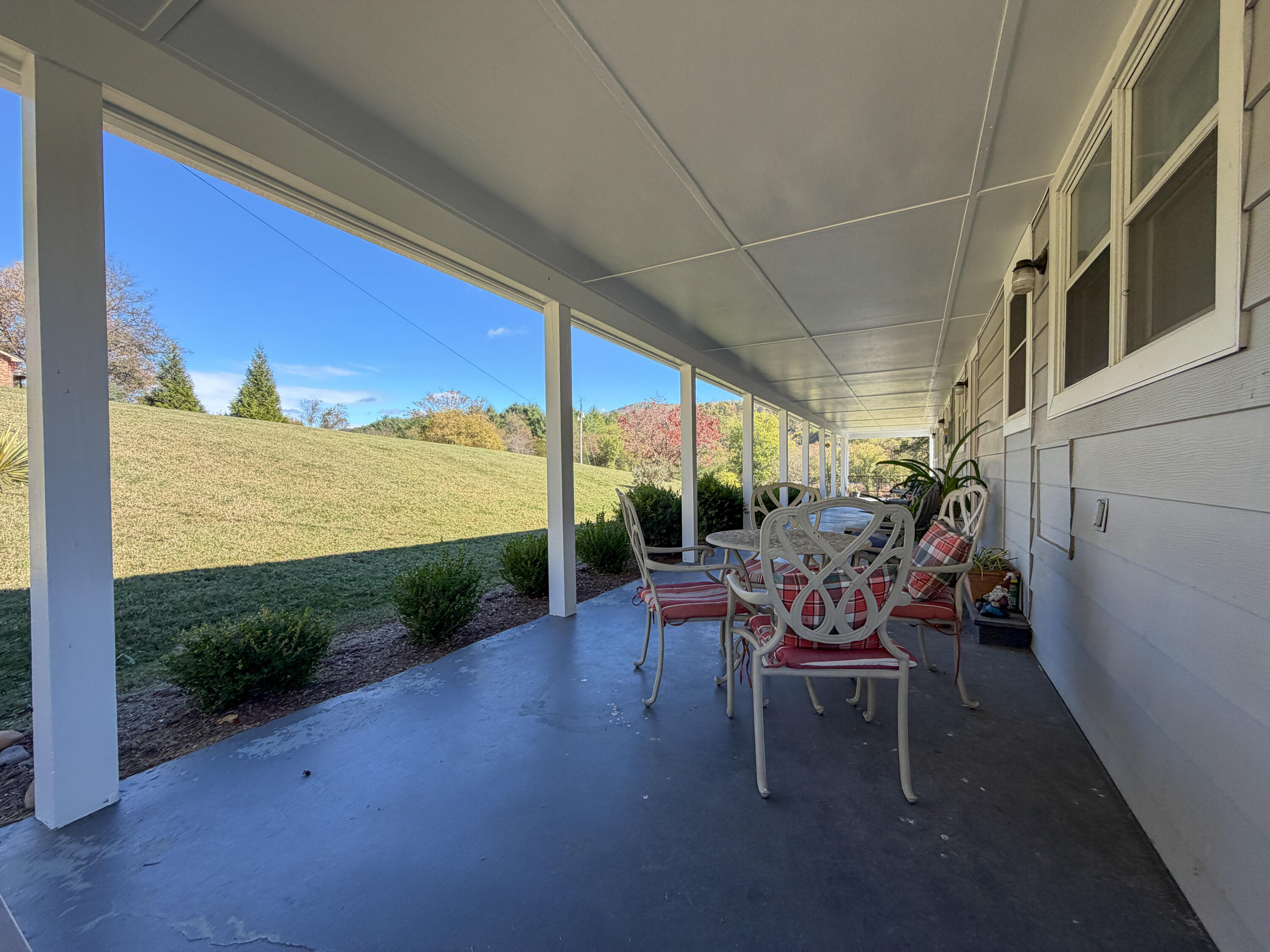 41 Twin Rivers Ln