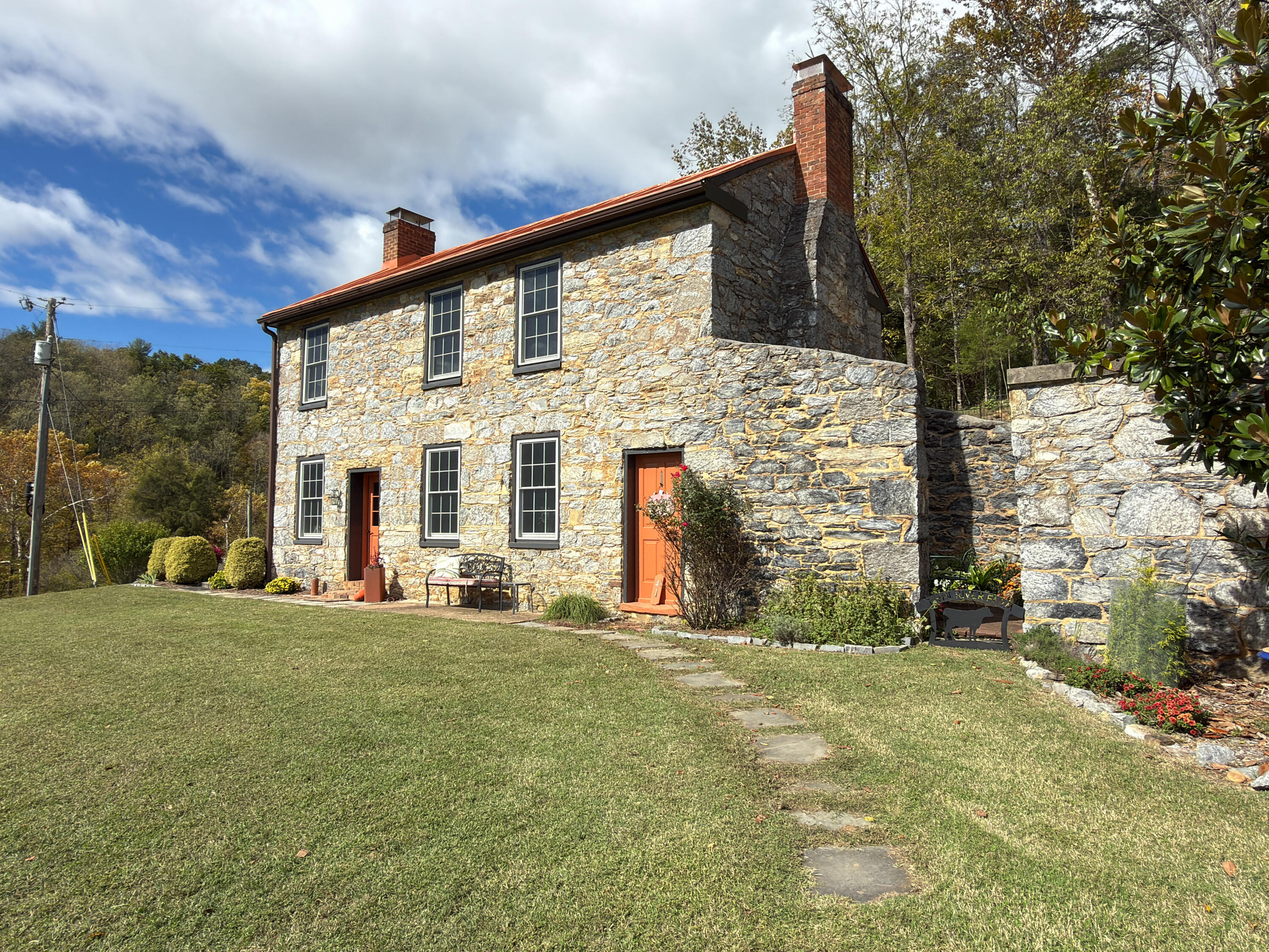 41 Twin Rivers Ln
