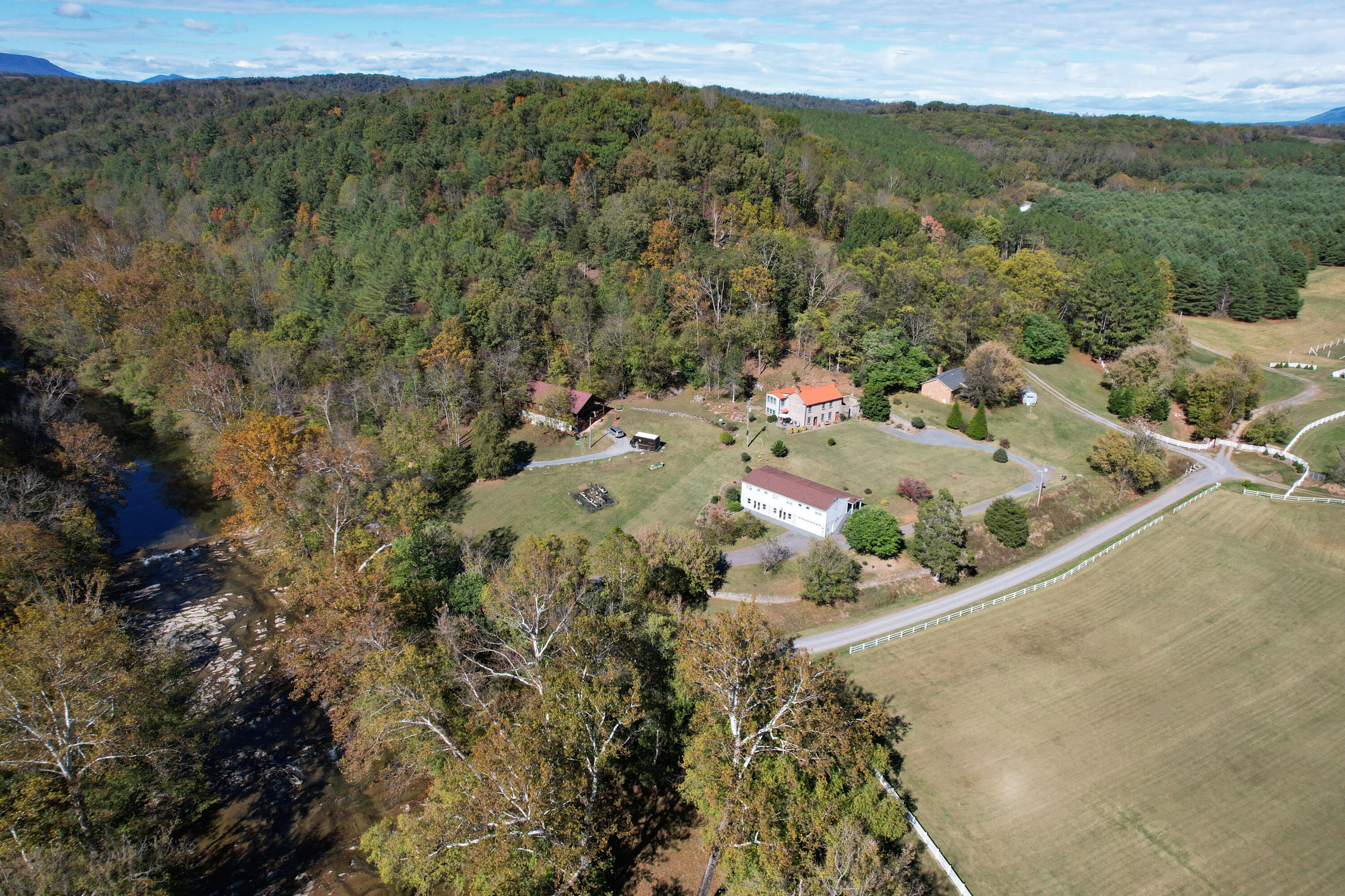 41 Twin Rivers Ln