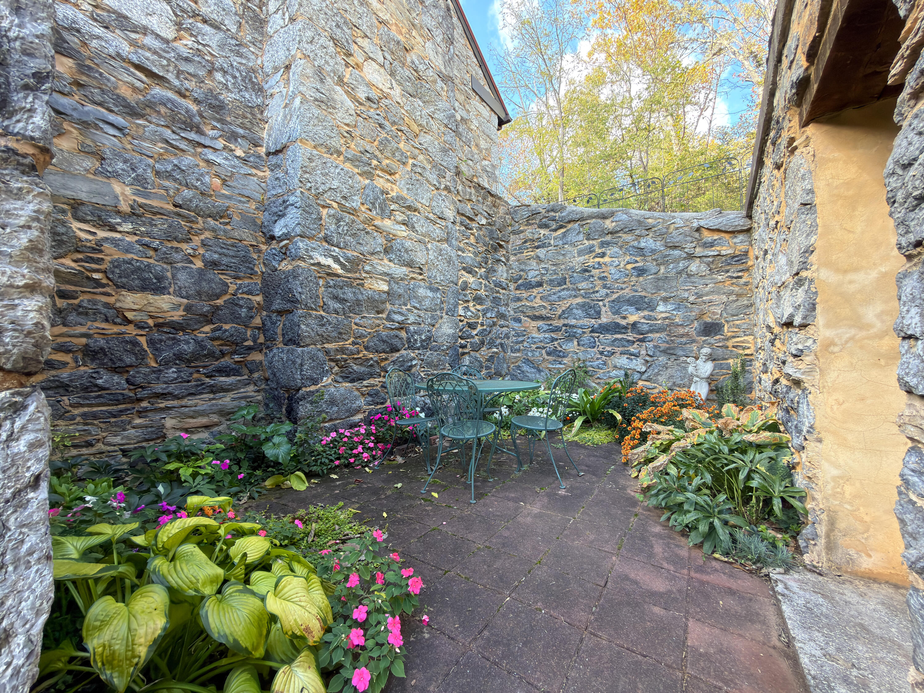 41 Twin Rivers Ln