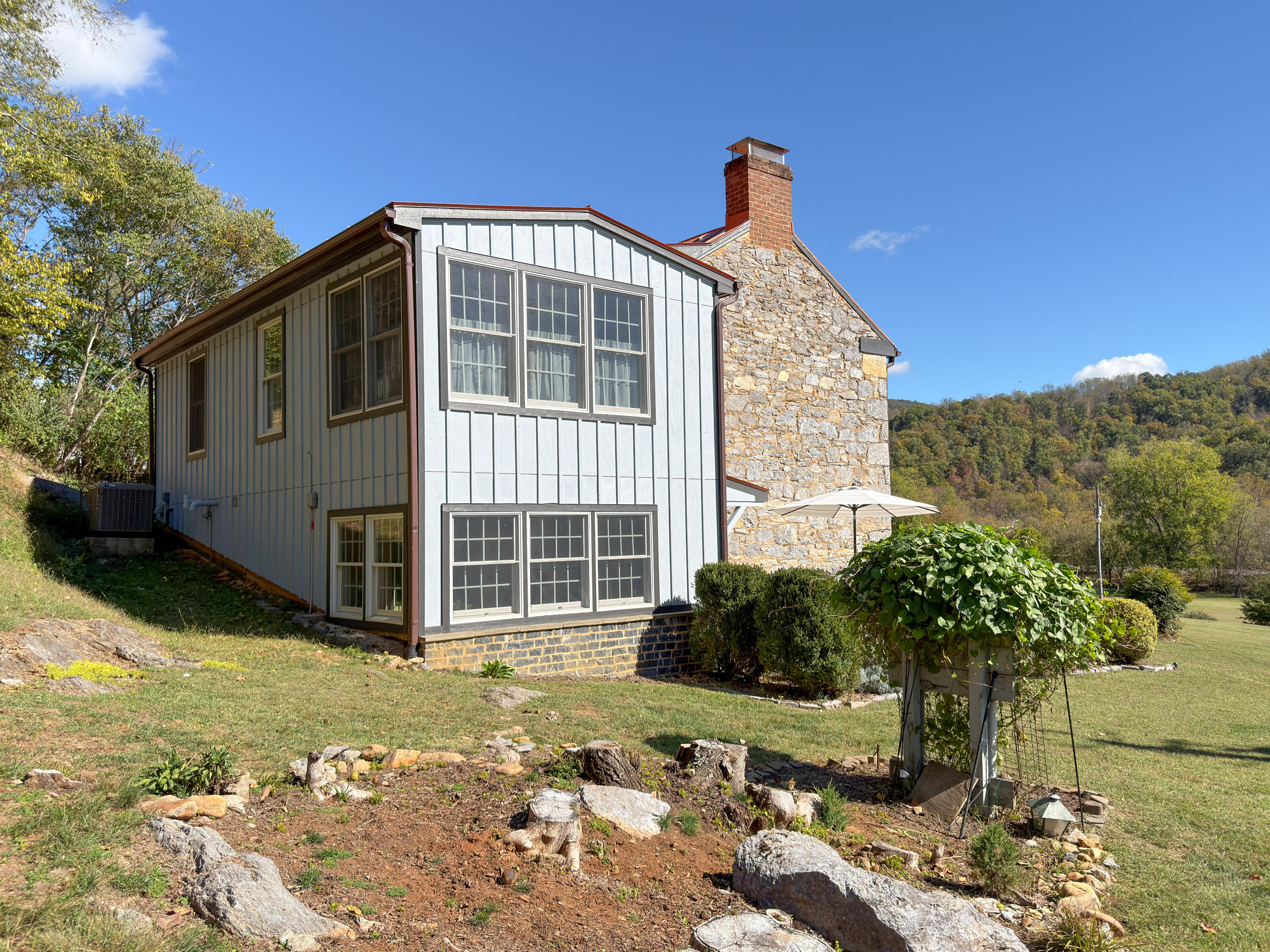 41 Twin Rivers Ln