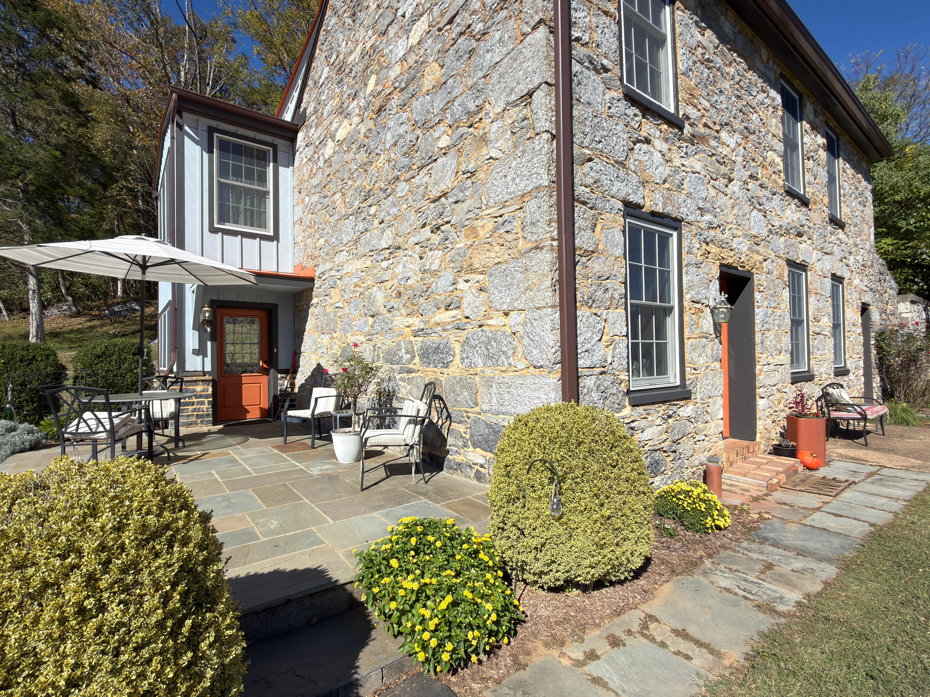 41 Twin Rivers Ln