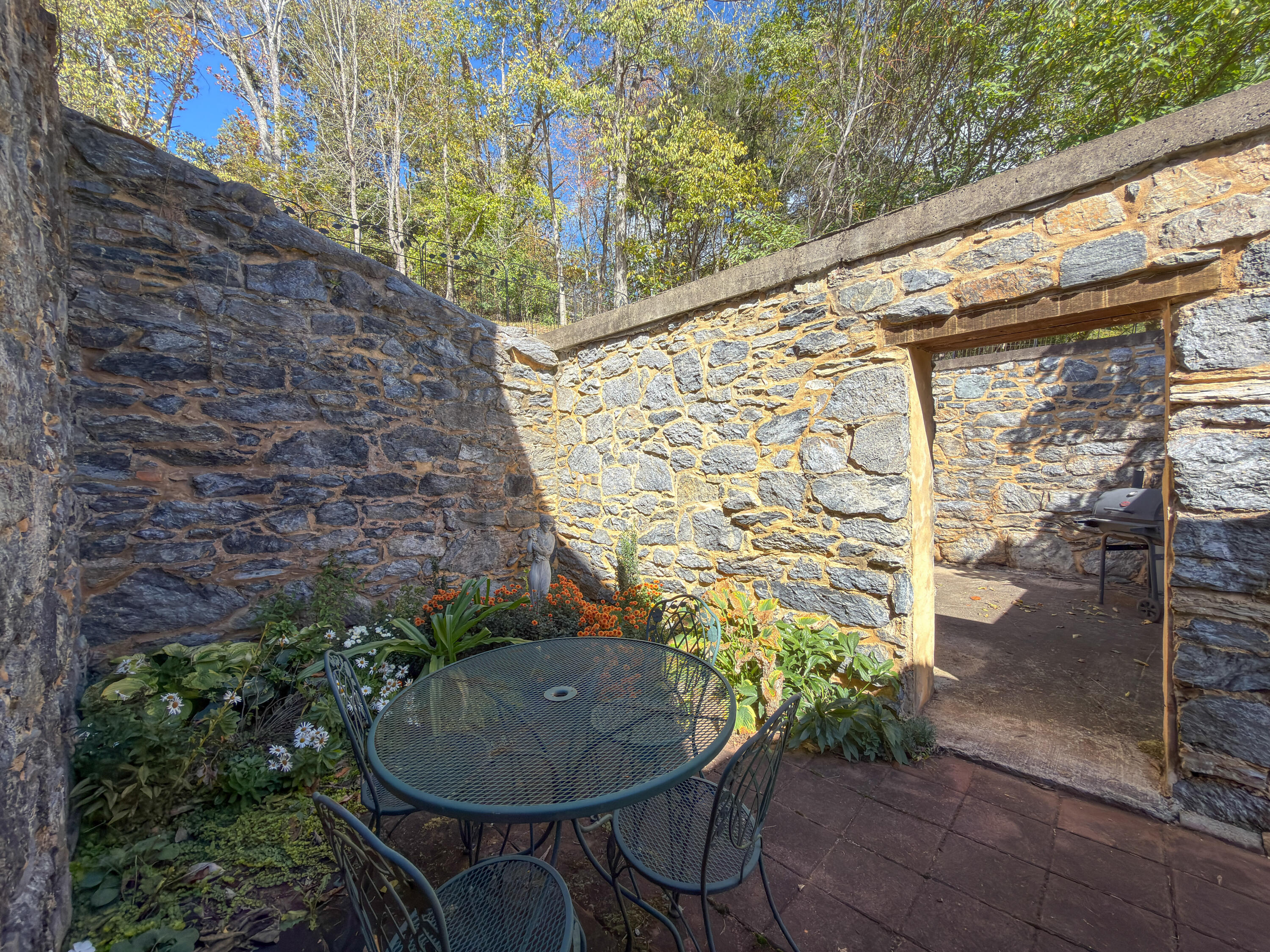 41 Twin Rivers Ln