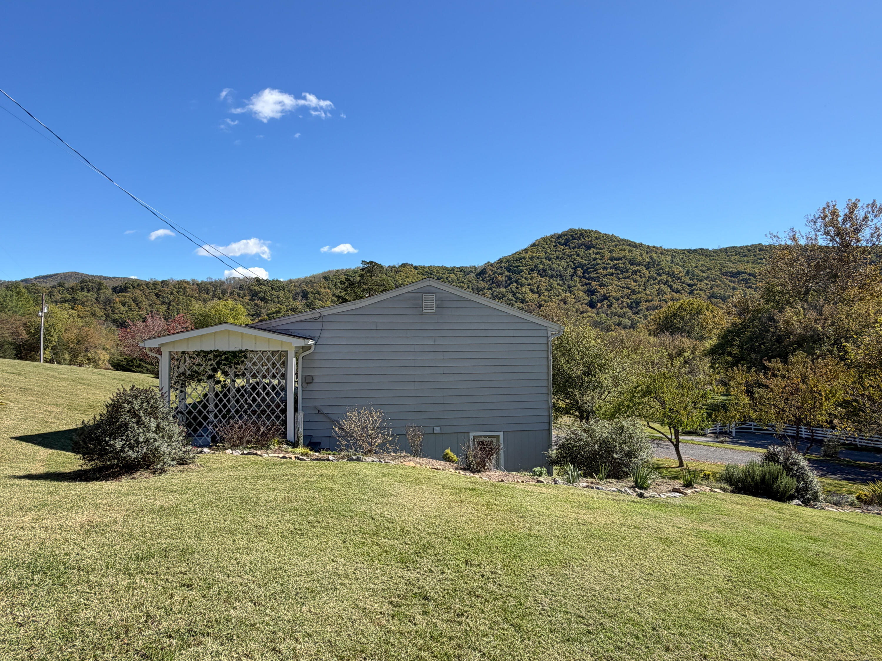 41 Twin Rivers Ln
