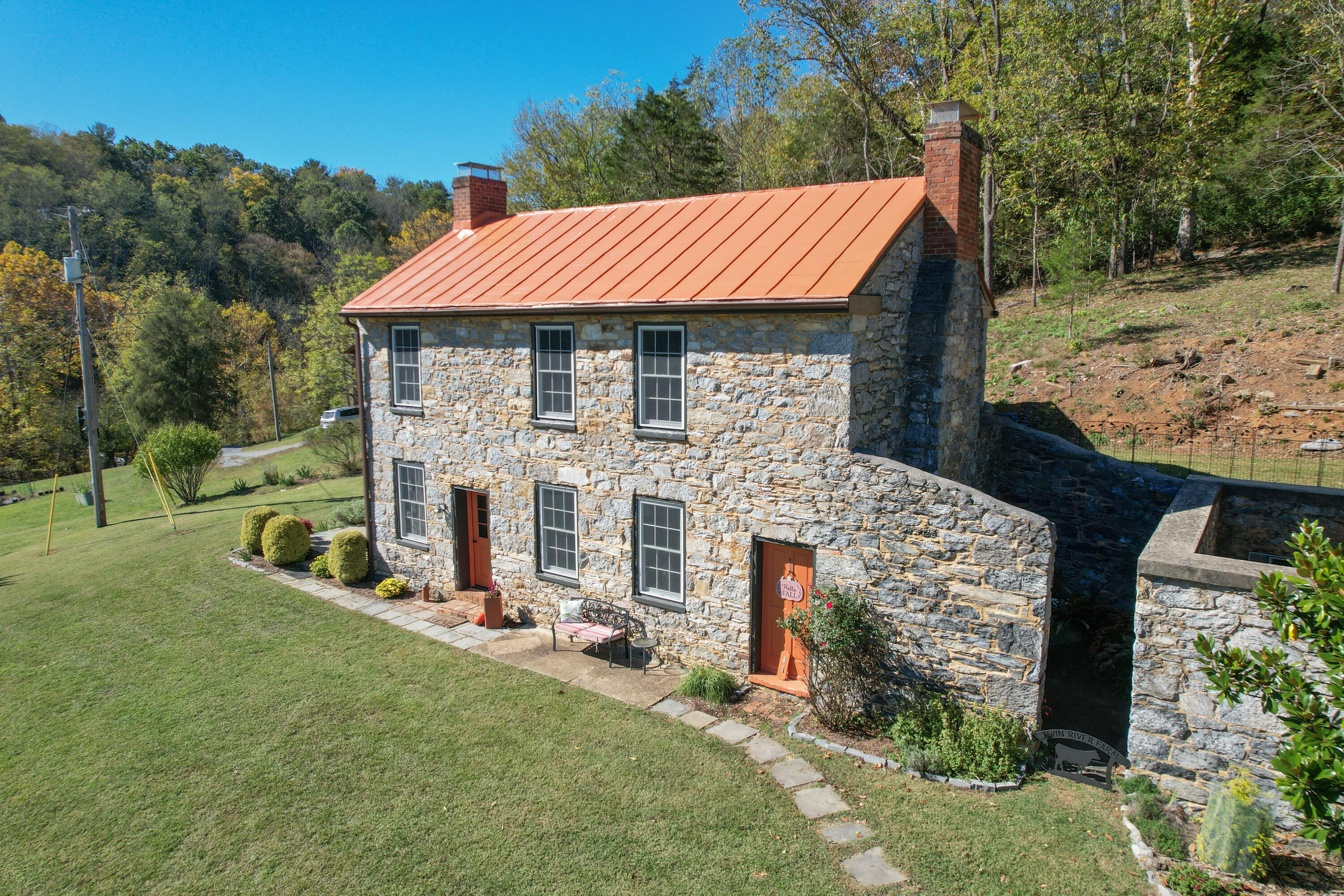 41 Twin Rivers Ln