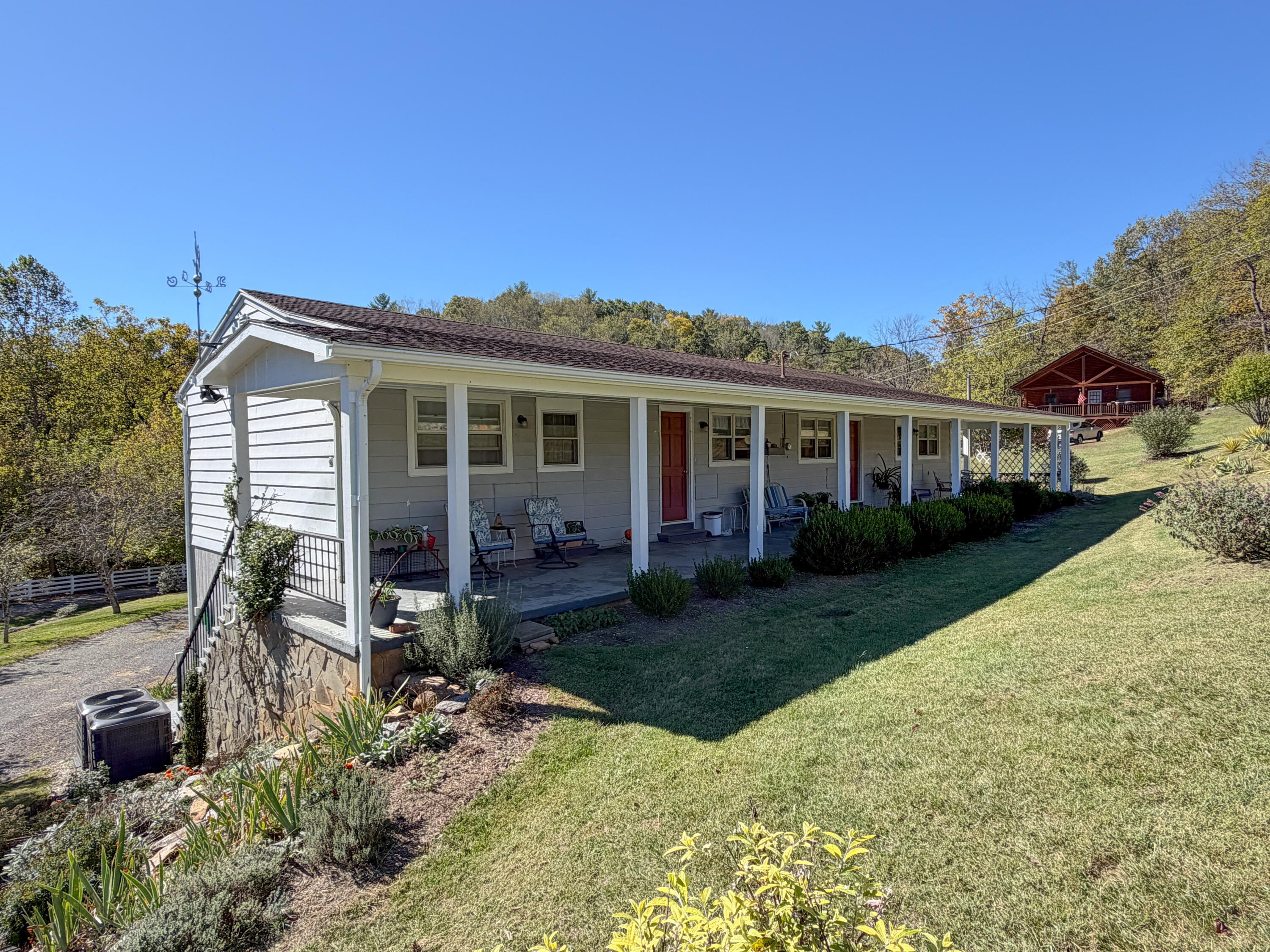 41 Twin Rivers Ln